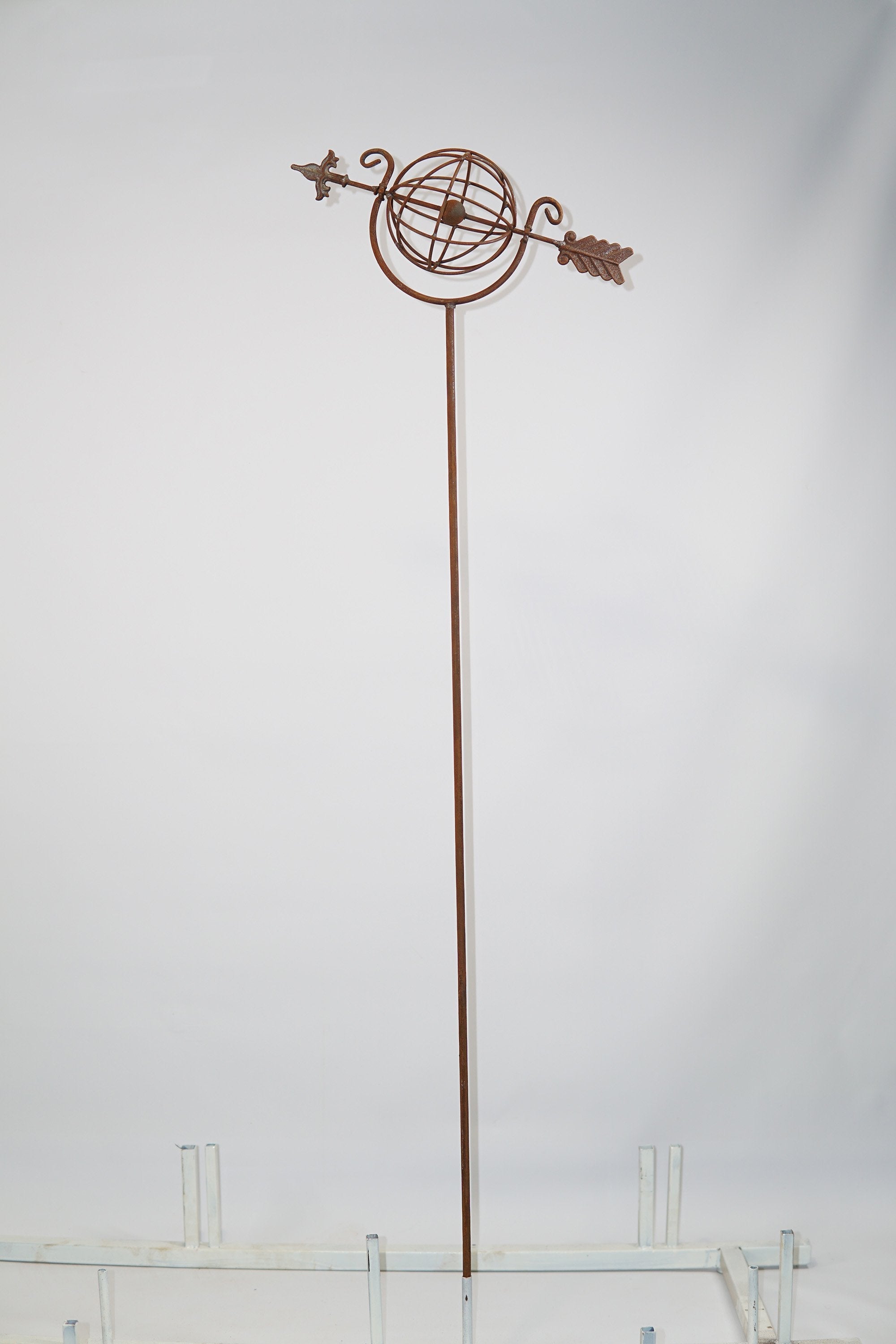 W4817 Armillary stake