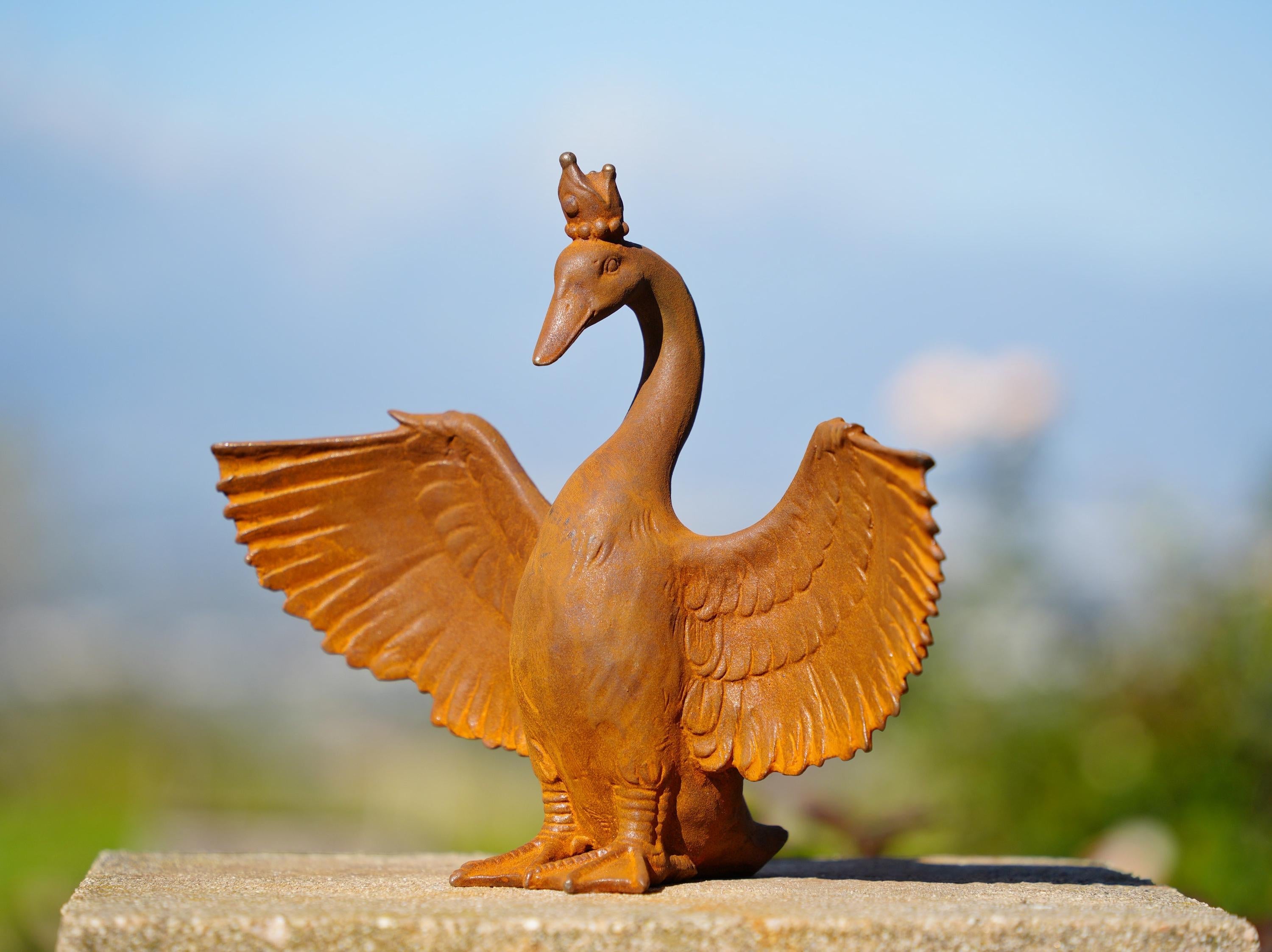 Cast Iron Crowned swan Sculpture – Spreading Wings Garden Bird Statue, Whimsical Animal Decor