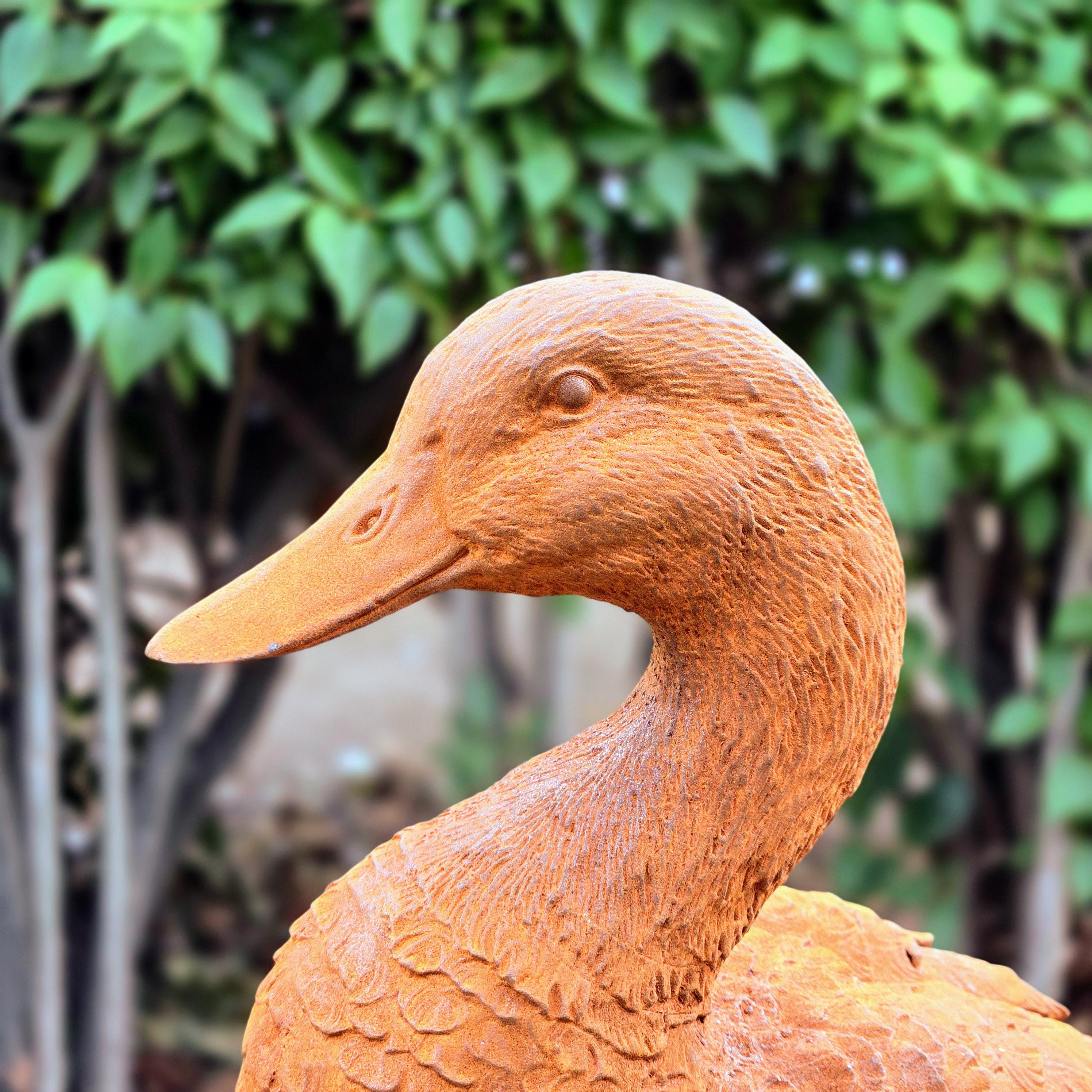 Rustic Cast Iron Duck Statue: Farmhouse Garden Decor