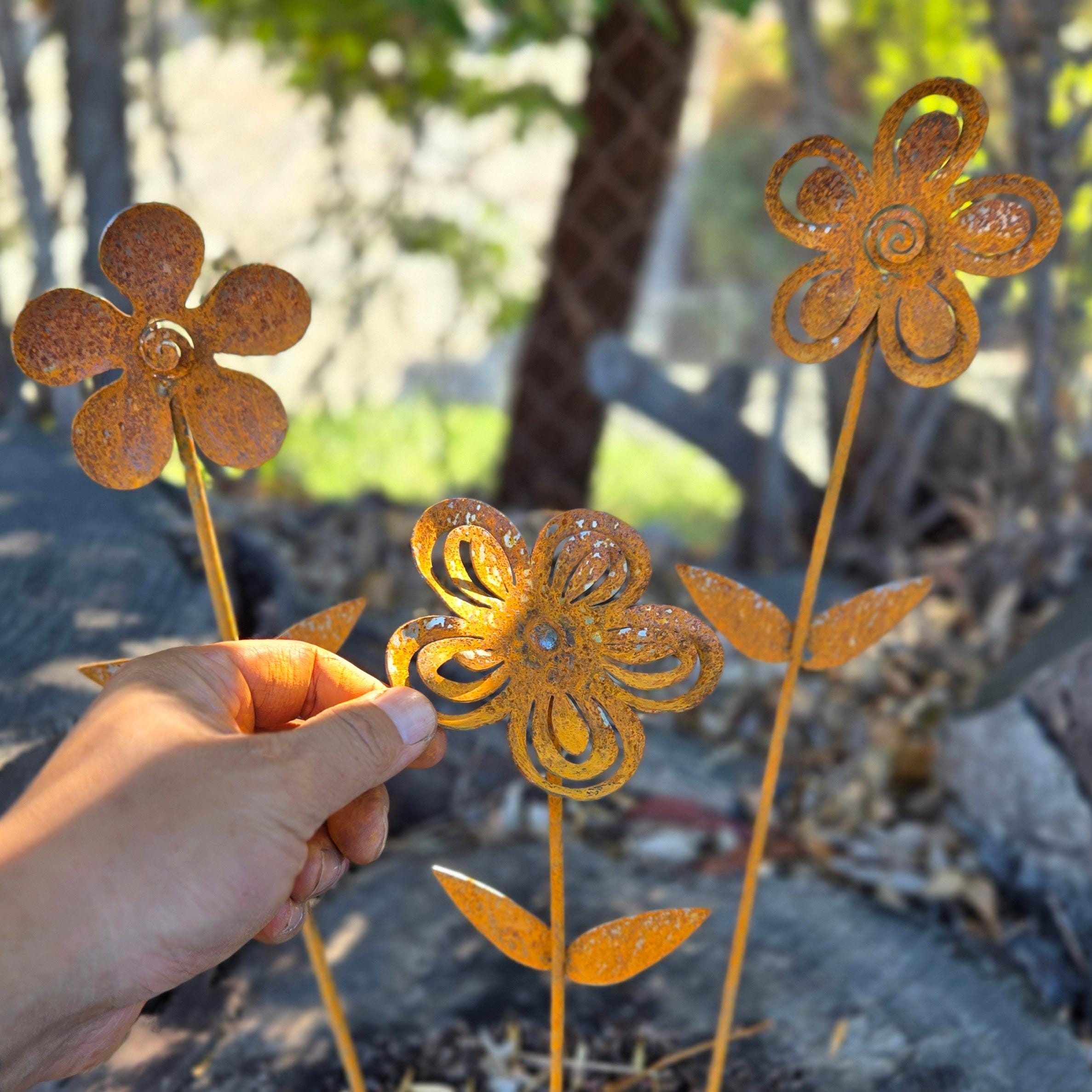 Rustic Metal Flower Garden Stake - Weather Resistant Outdoor Decor