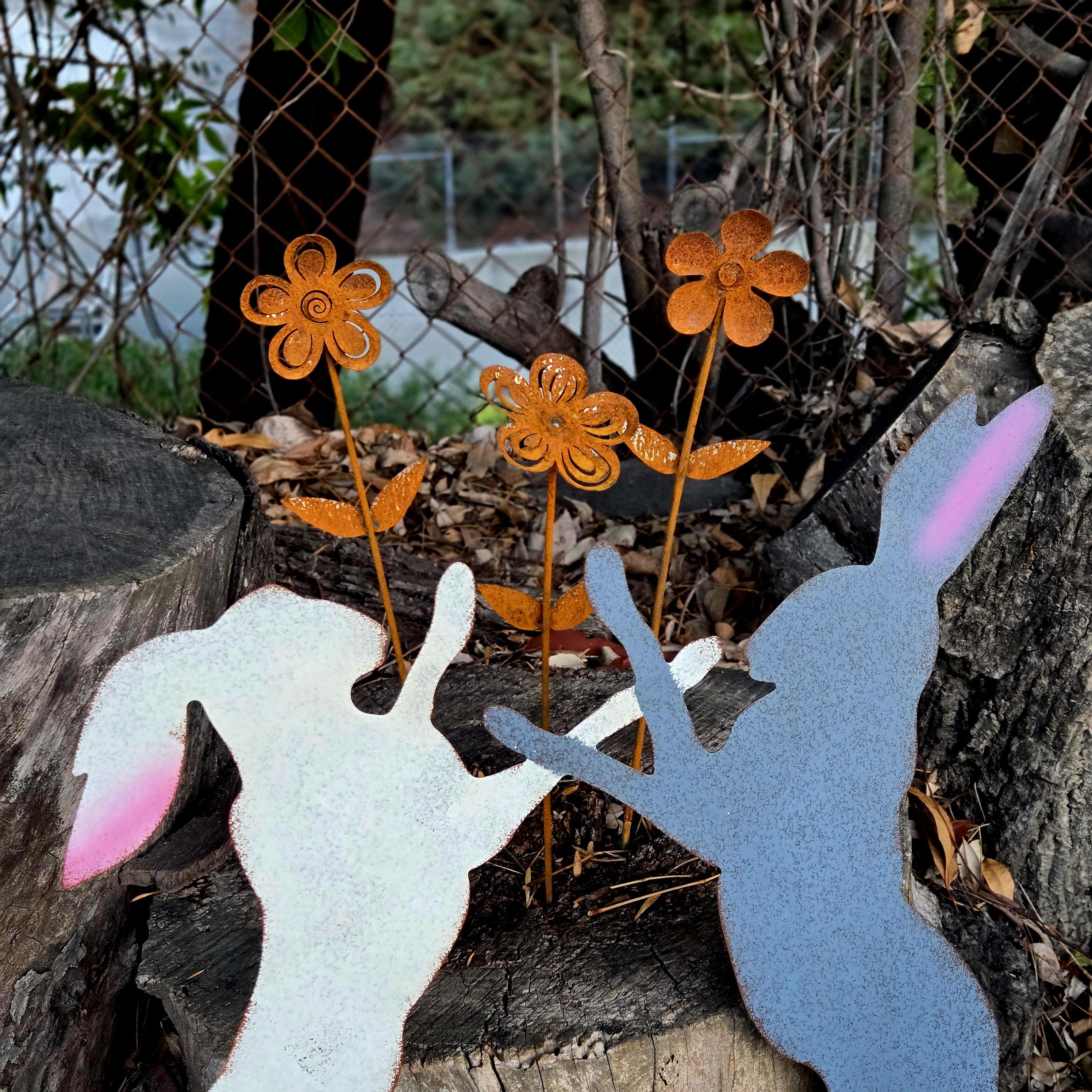 Rustic Boxing Hares Metal Garden rabbit Stake – Farmhouse Yard Art