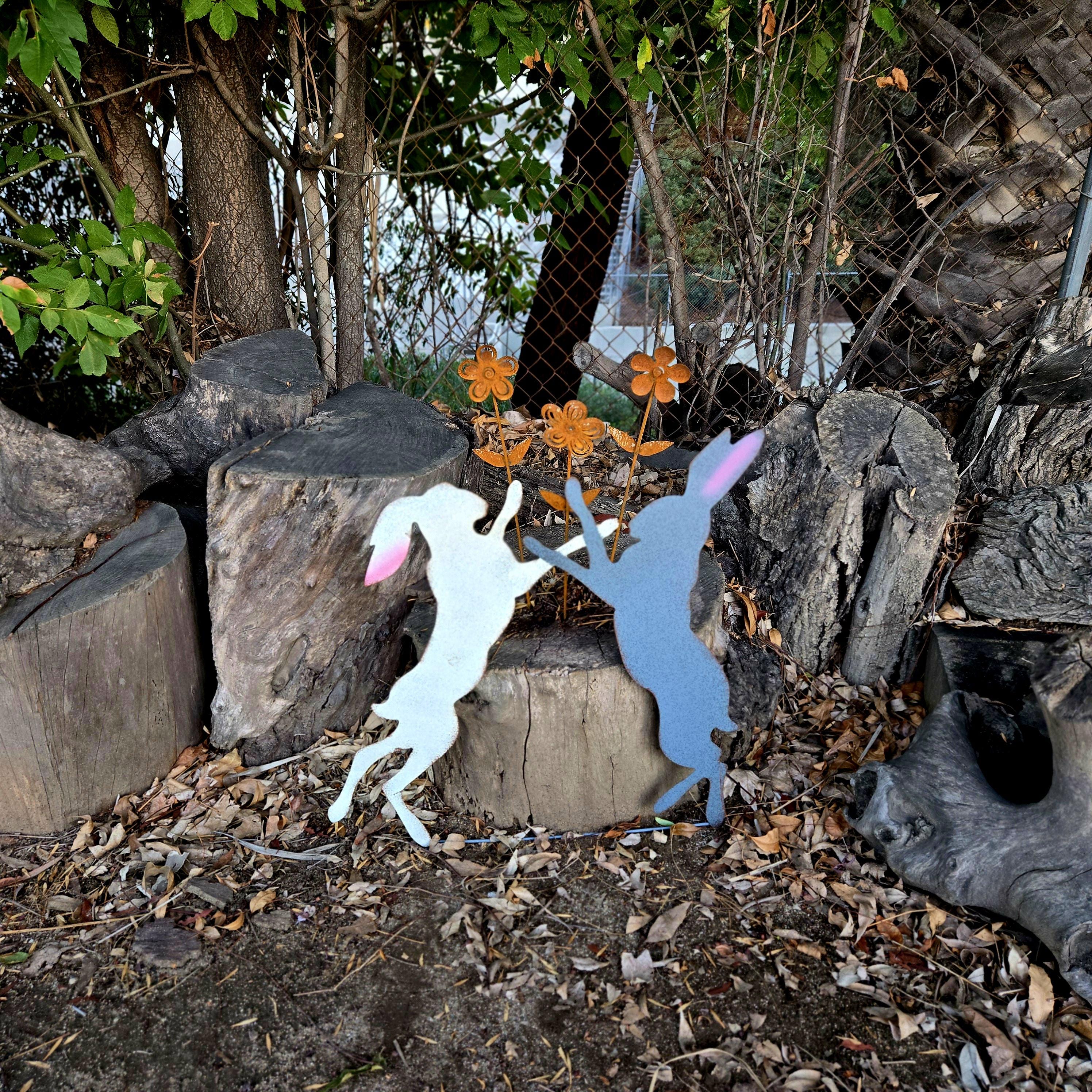 Rustic Boxing Hares Metal Garden rabbit Stake – Farmhouse Yard Art