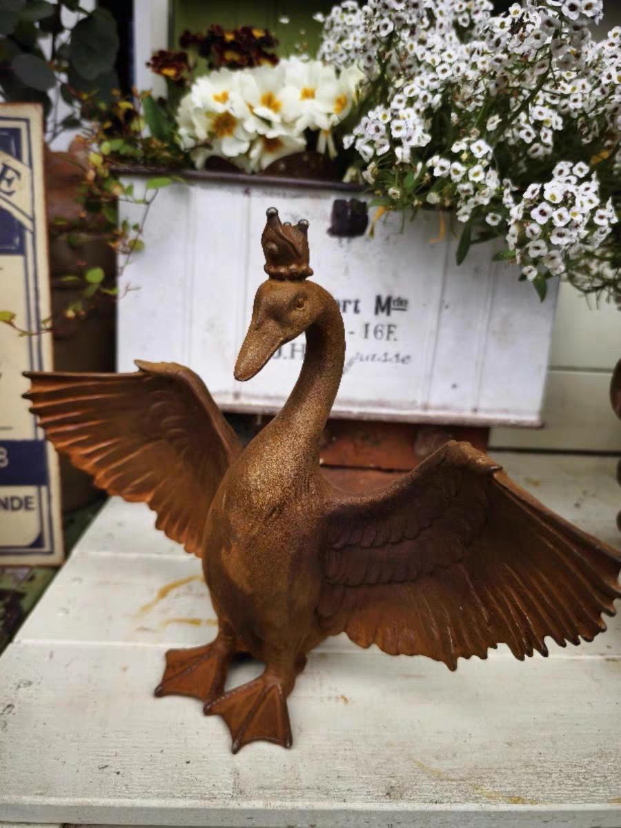 Cast Iron Crowned swan Sculpture – Spreading Wings Garden Bird Statue, Whimsical Animal Decor
