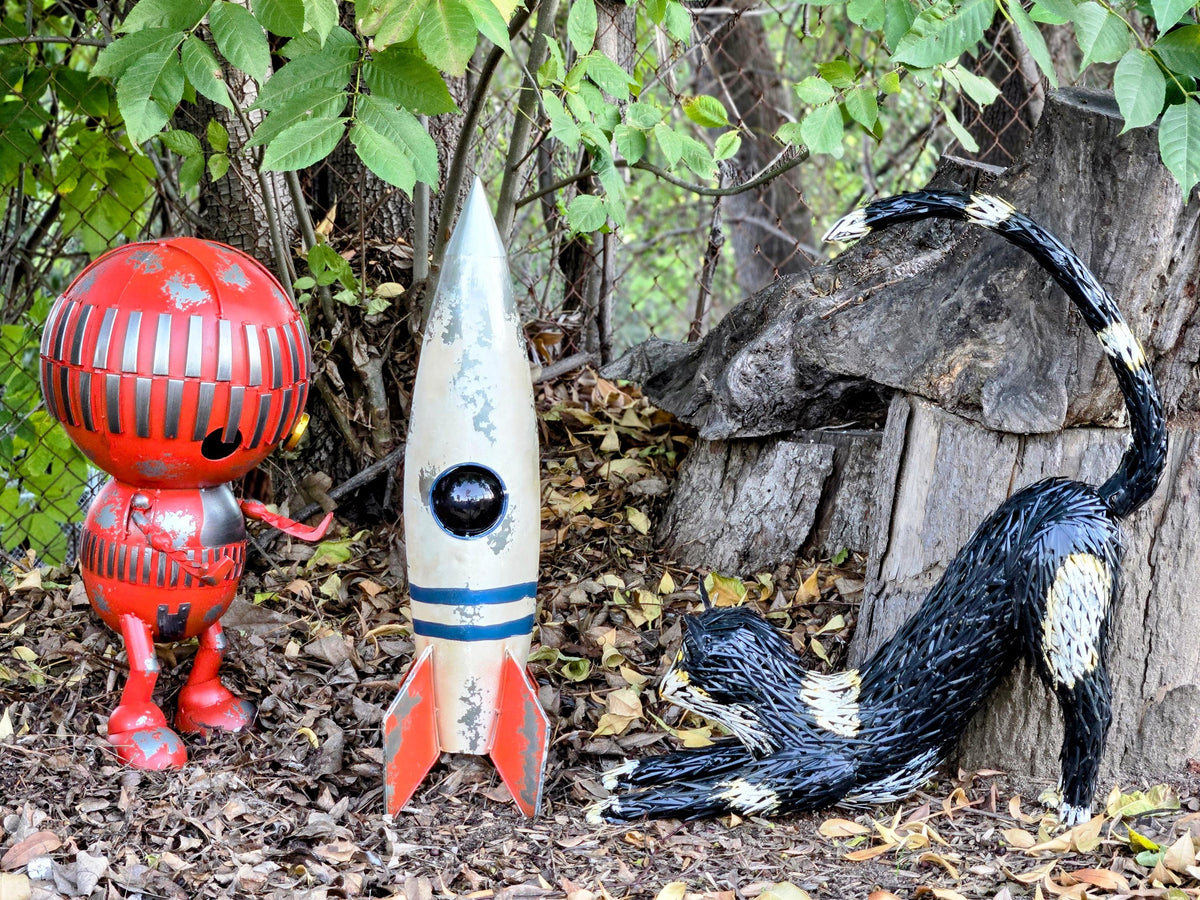 Red Metal Robot Sculpture – Rustic Industrial Garden Art, Handmade
