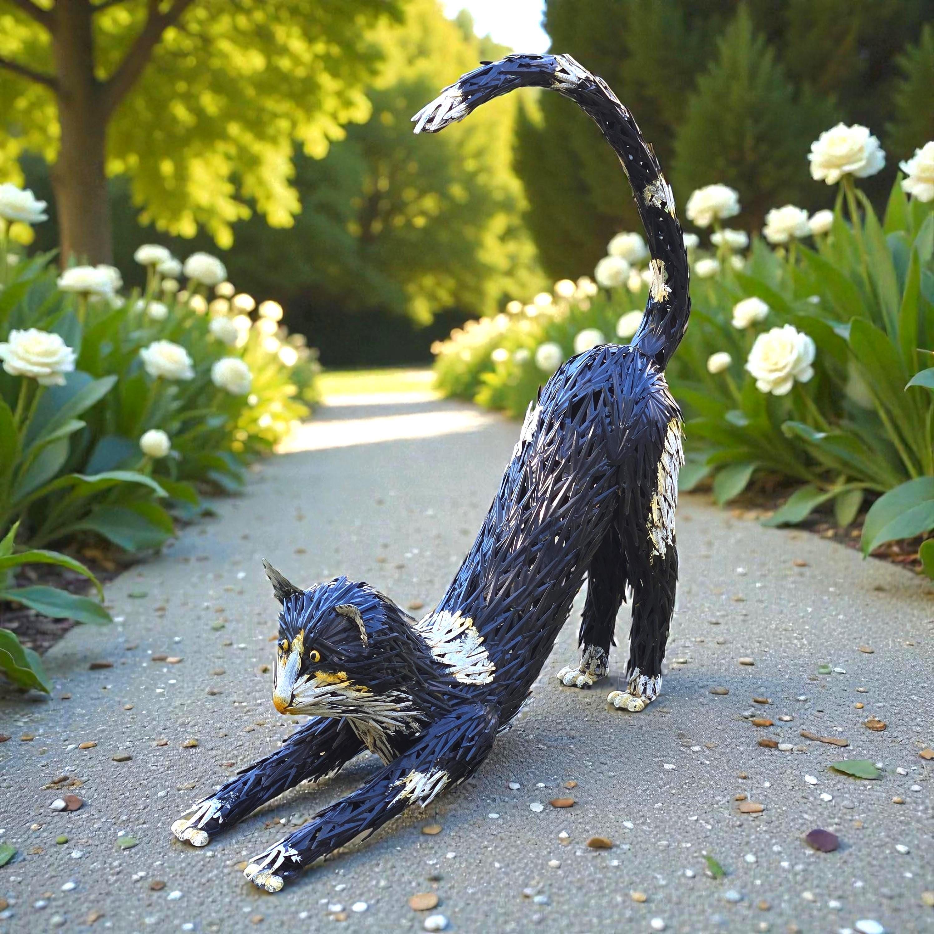Metal Black Cat Garden Sculpture – Rustic Outdoor Yard Art Figurine
