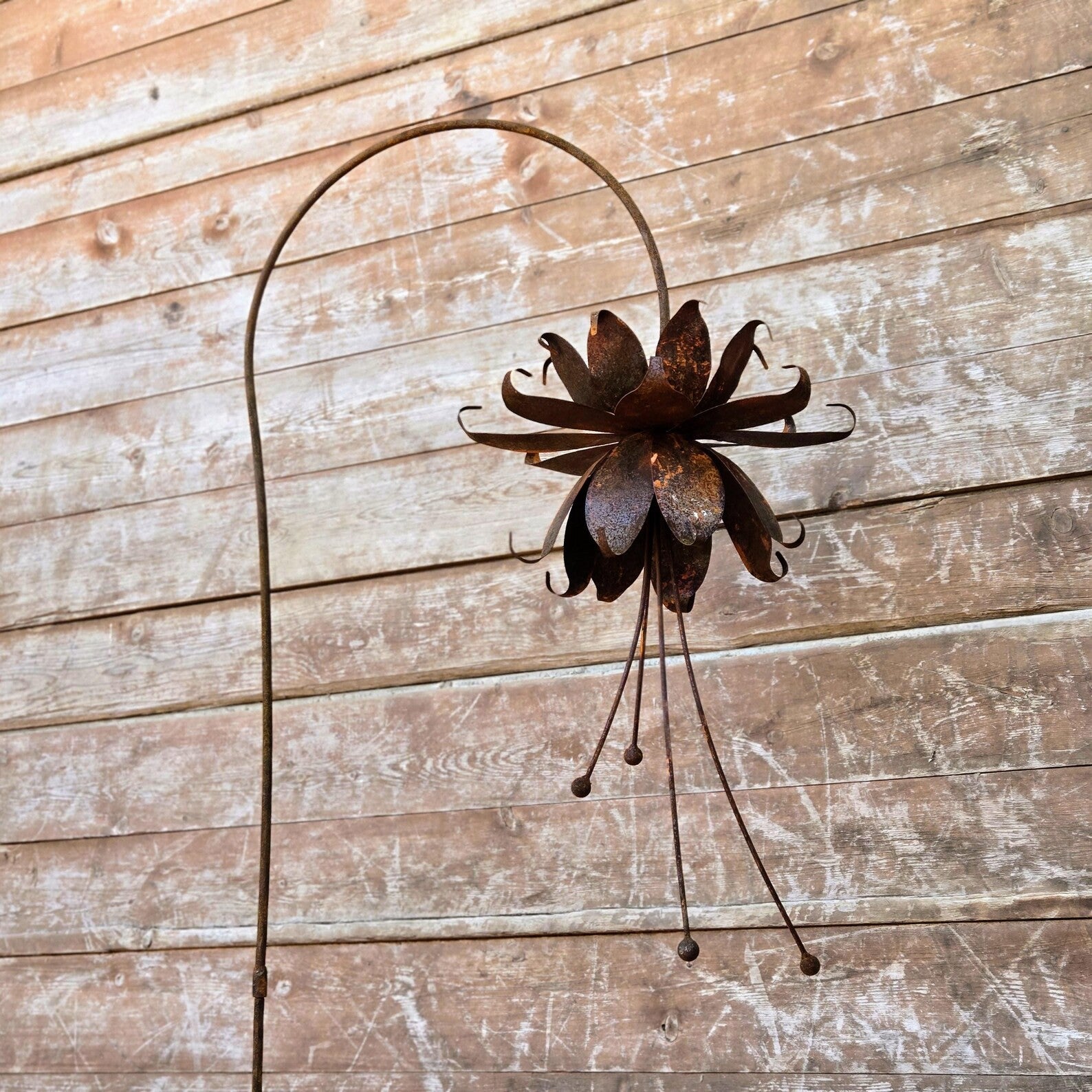 Rustic Metal Flower Stakes: Low-Carbon Steel Garden Art