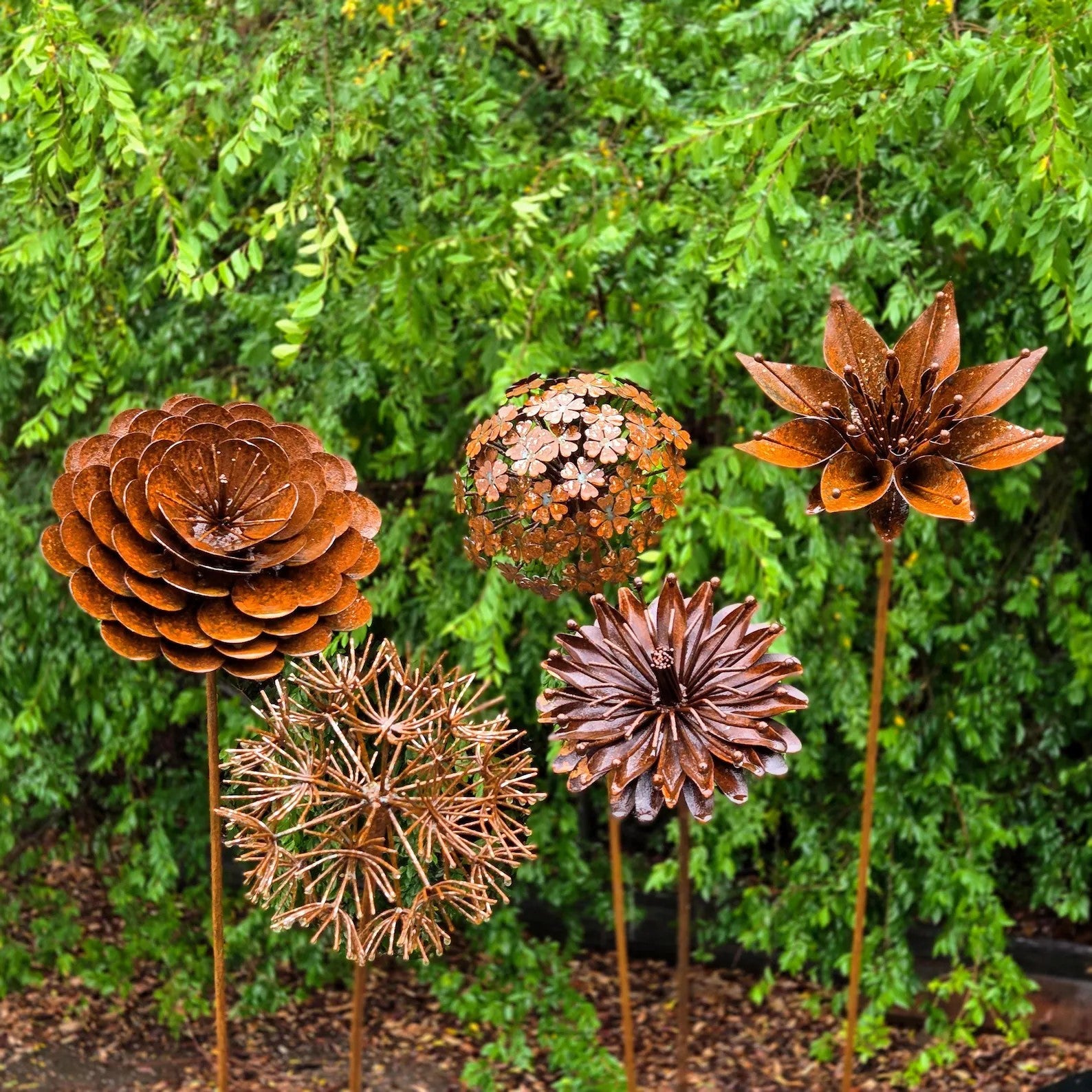 Rusty metal flower stake, garden gift - Set of 6 flowers