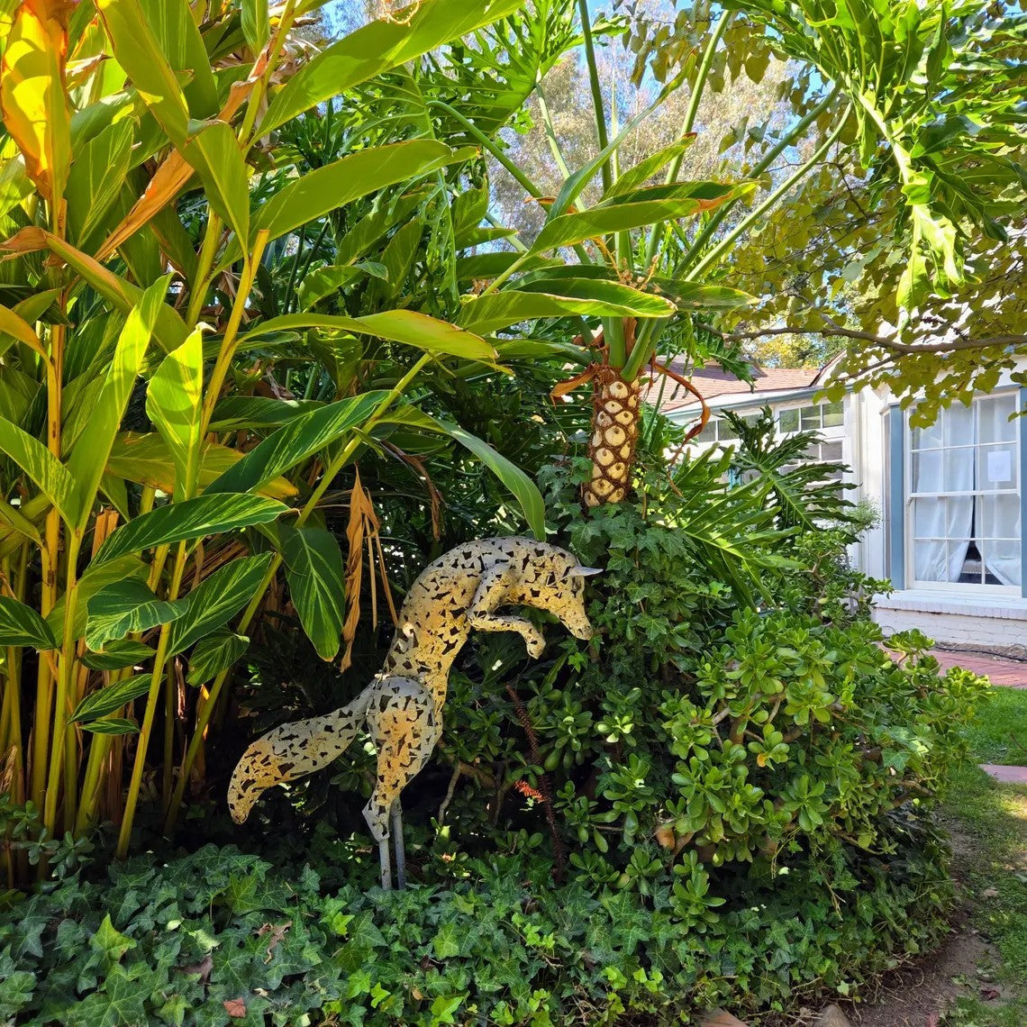 Metal Jumping Fox Garden Sculpture – Rustic Iron Animal Art, Outdoor Yard Decor