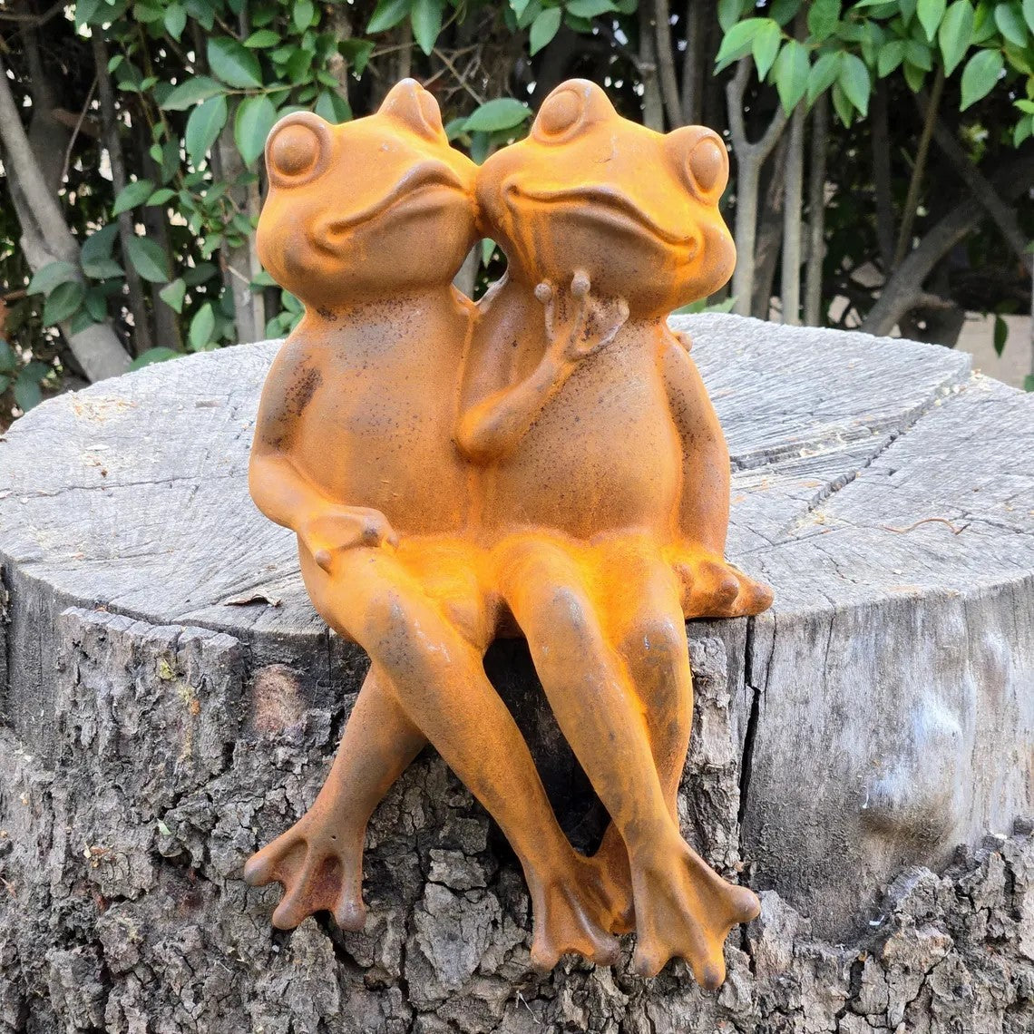 XL Rustic Cast Iron Frog Couple Statue – Garden Love Decor Outdoor Frog Figurine