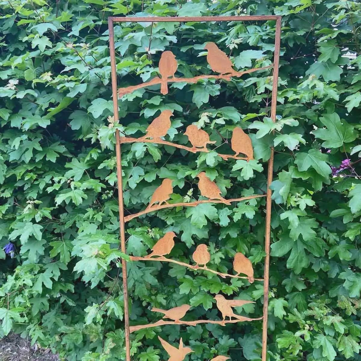 Flying Birds Metal Garden Stake – Rustic Bird Sculpture, Outdoor Yard Decor