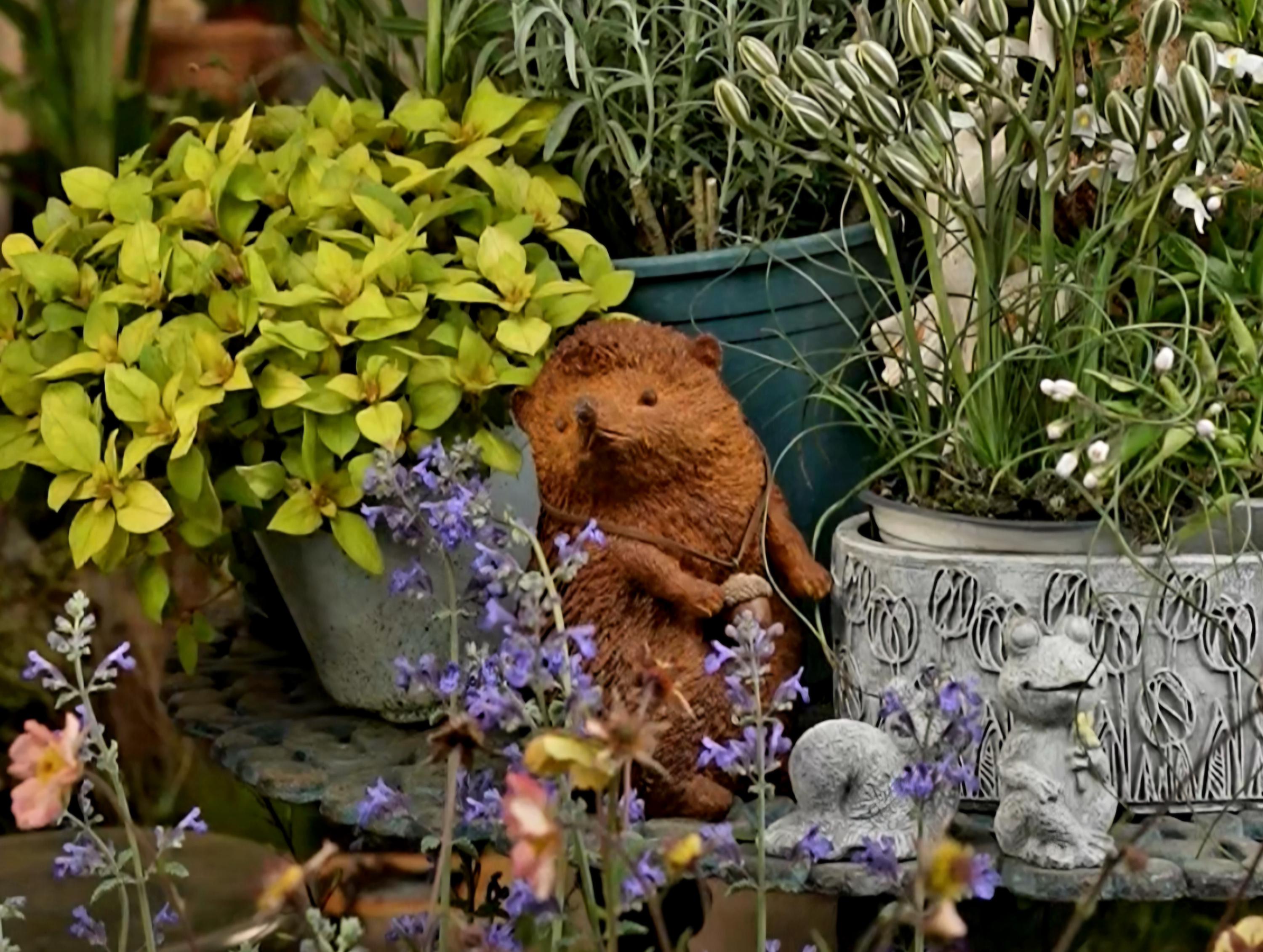 Cast Iron Hedgehog Garden Statue: Rustic Fairy Tale Decor