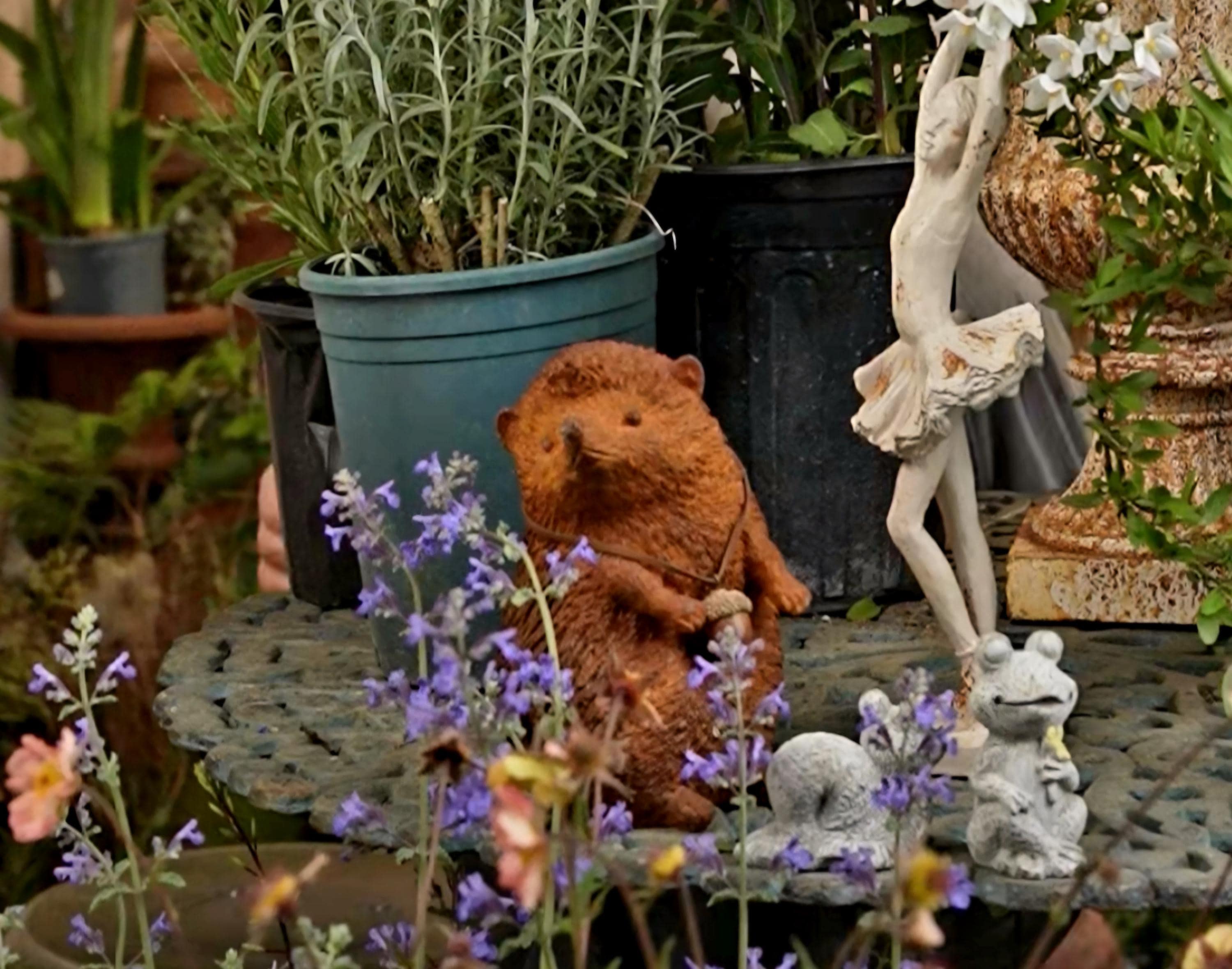 Cast Iron Hedgehog Garden Statue: Rustic Fairy Tale Decor