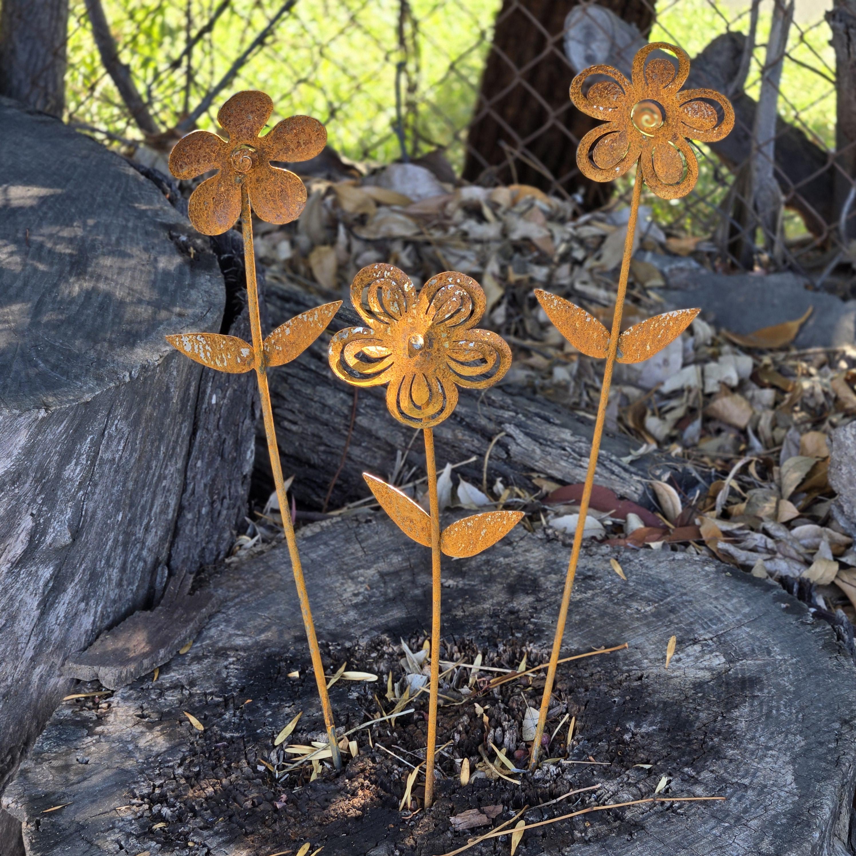 Rustic Metal Flower Garden Stake - Weather Resistant Outdoor Decor