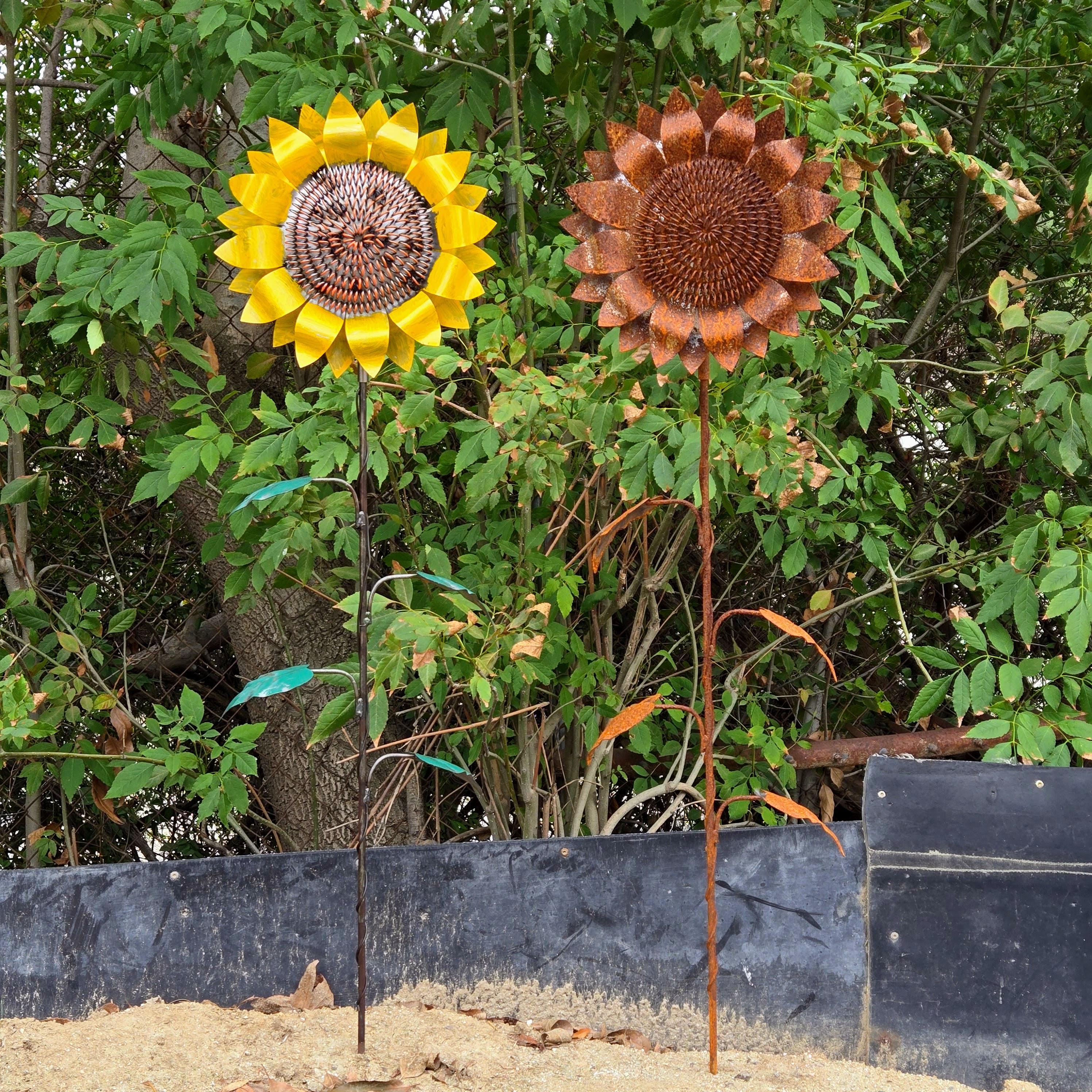 Rustic Metal Sunflower Garden Stake – Vintage Farmhouse Outdoor Decor