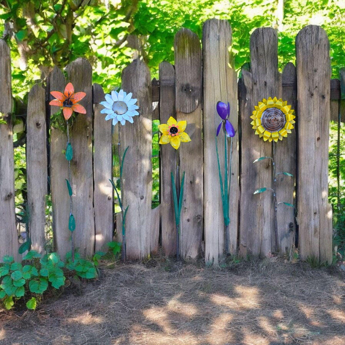 Metal Garden Flower Stake Set – Lily – Daisy
