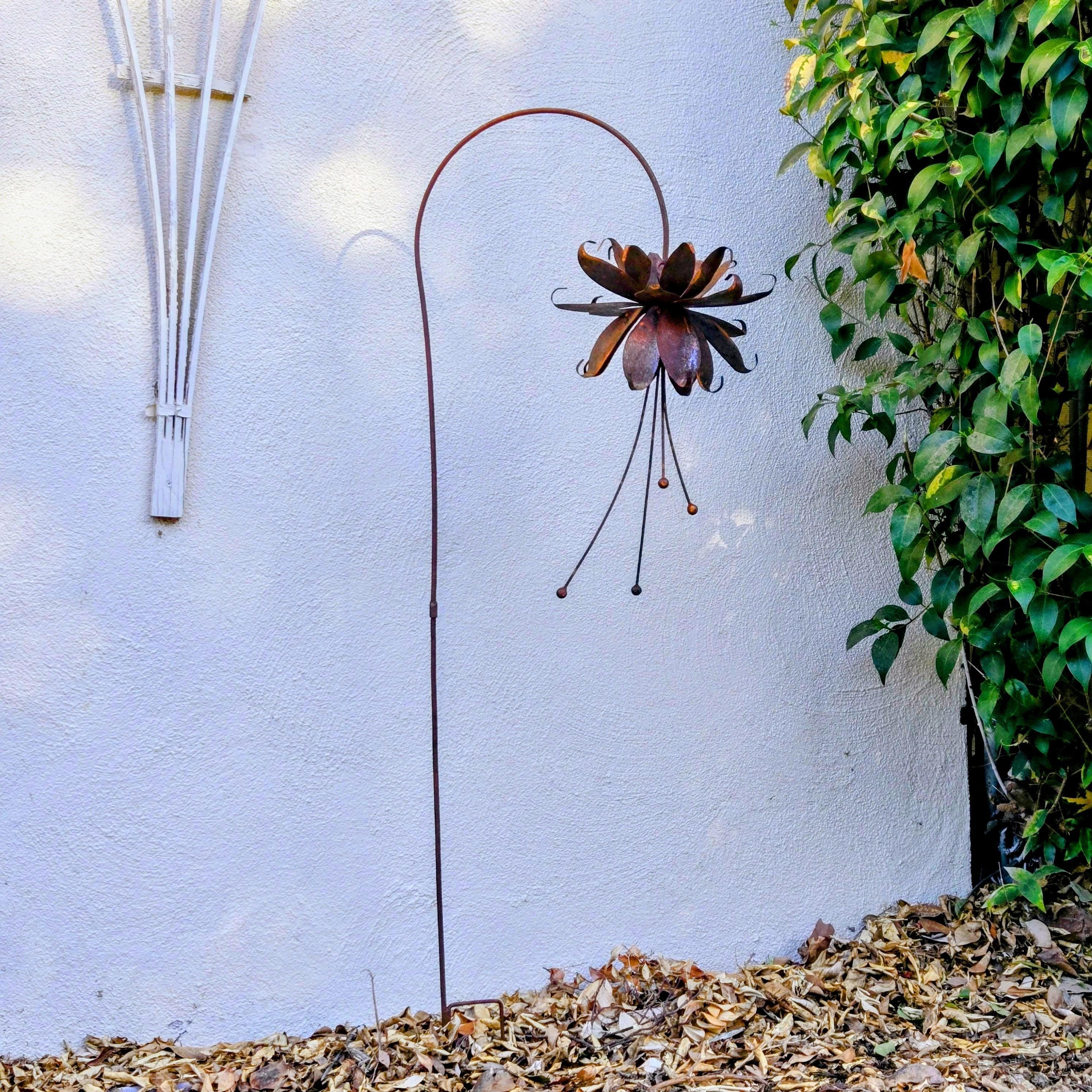 Rustic Metal Flower Stake Set, Garden Art Sculpture, Low-Carbon Steel