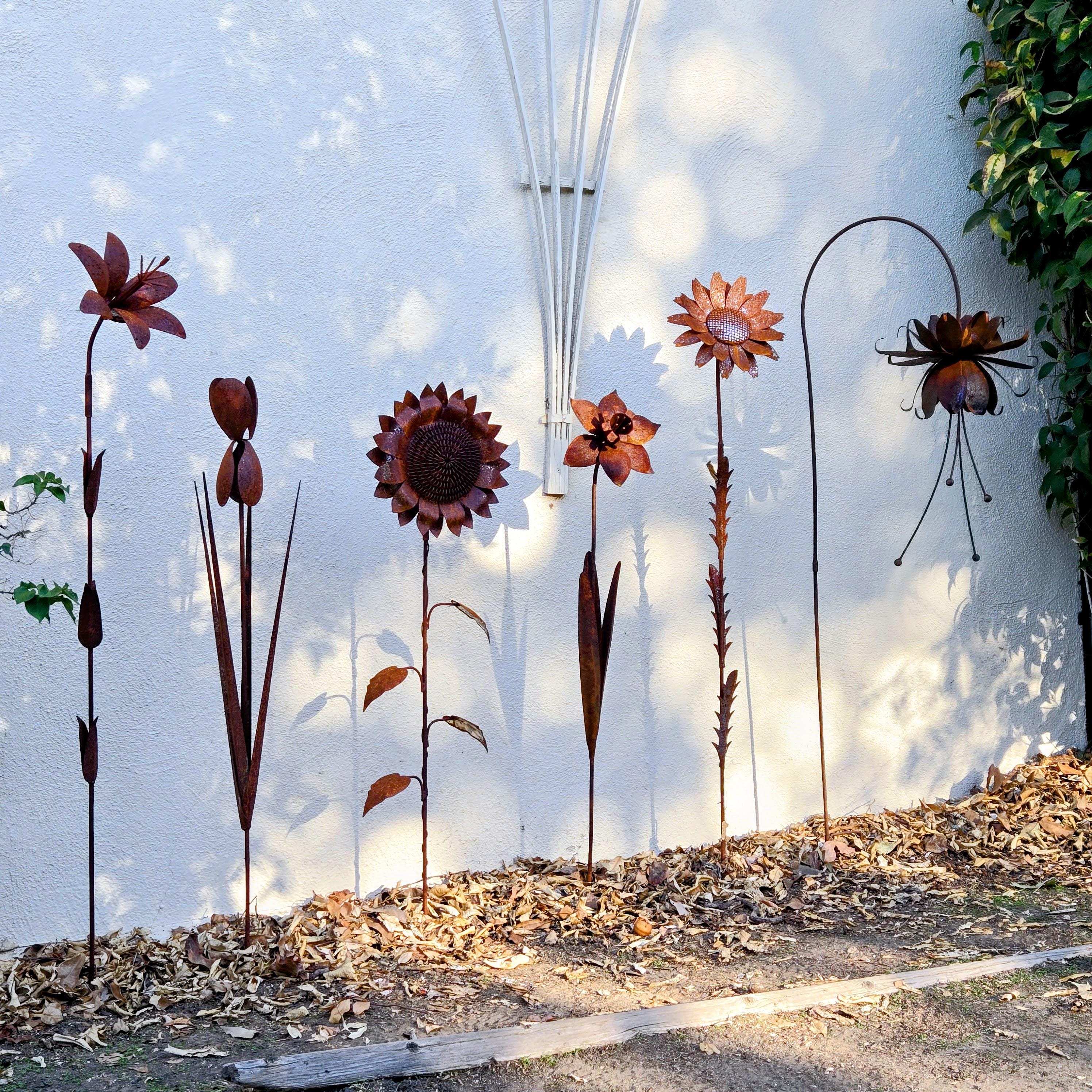 Rustic Metal Flower Stake Set, Garden Art Sculpture, Low-Carbon Steel