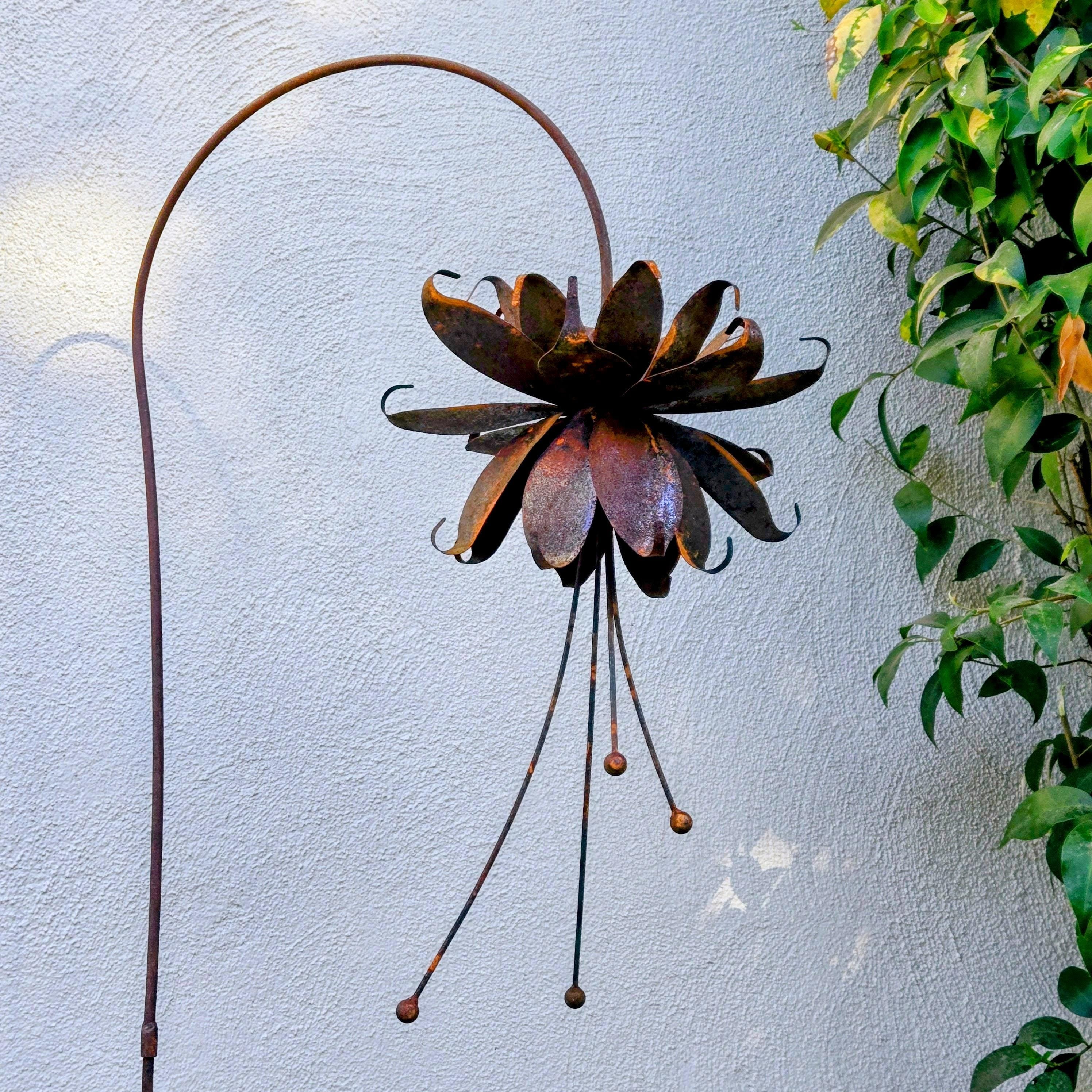 Rustic Metal Flower Stake Set, Garden Art Sculpture, Low-Carbon Steel