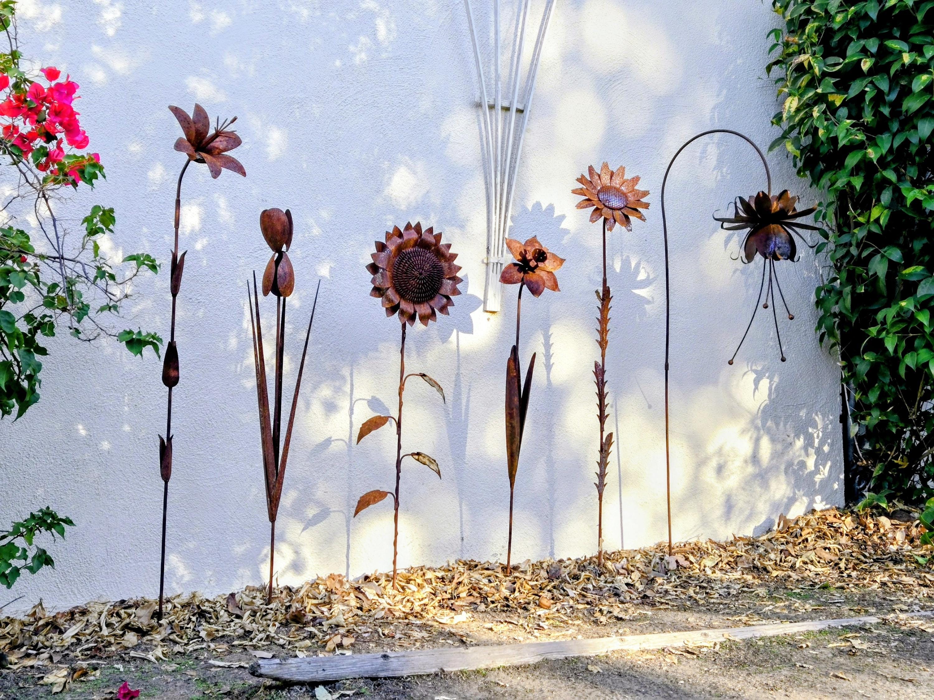 Rustic Metal Flower Stake Set, Garden Art Sculpture, Low-Carbon Steel