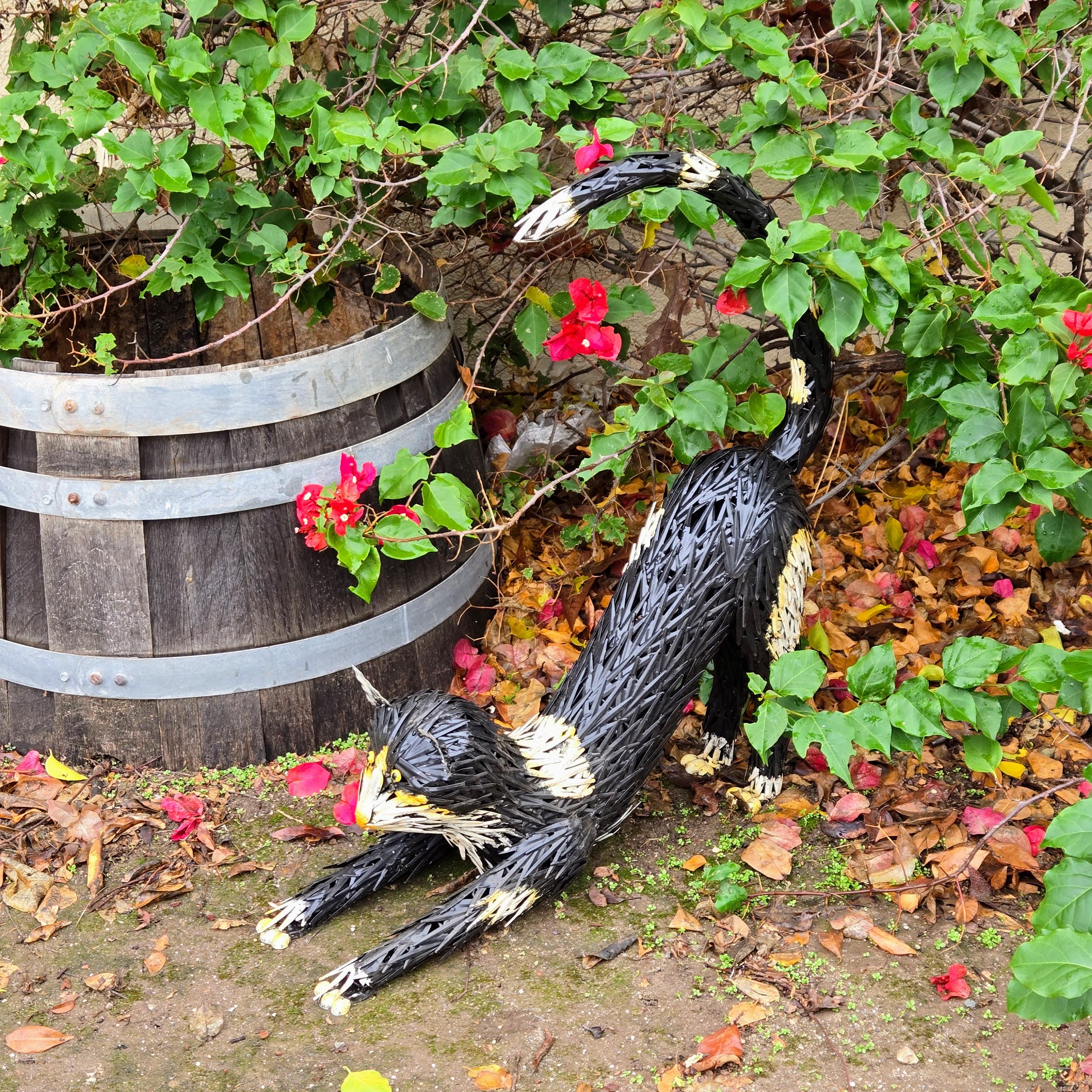 Metal Black Cat Garden Sculpture – Rustic Outdoor Yard Art Figurine