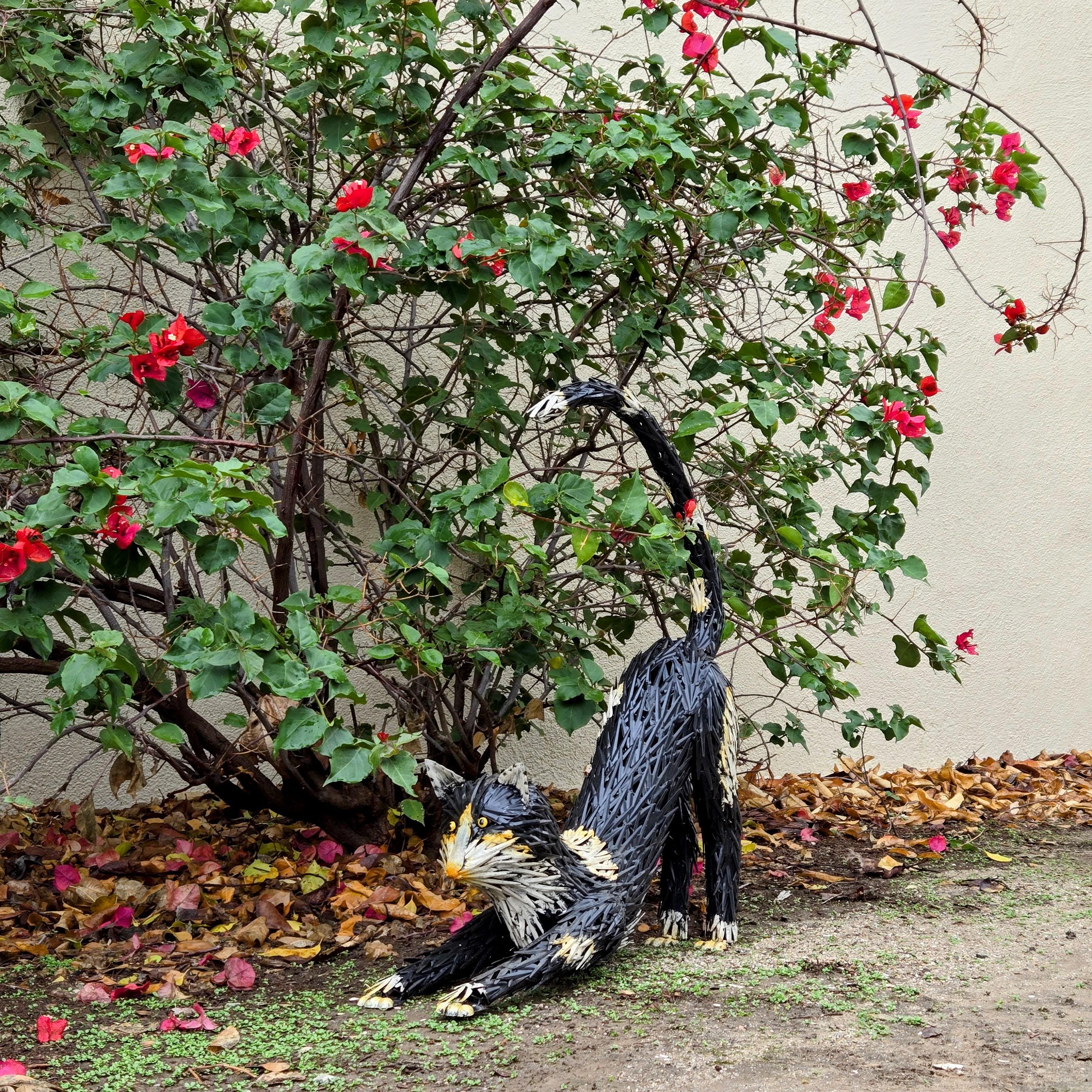Metal Black Cat Garden Sculpture – Rustic Outdoor Yard Art Figurine