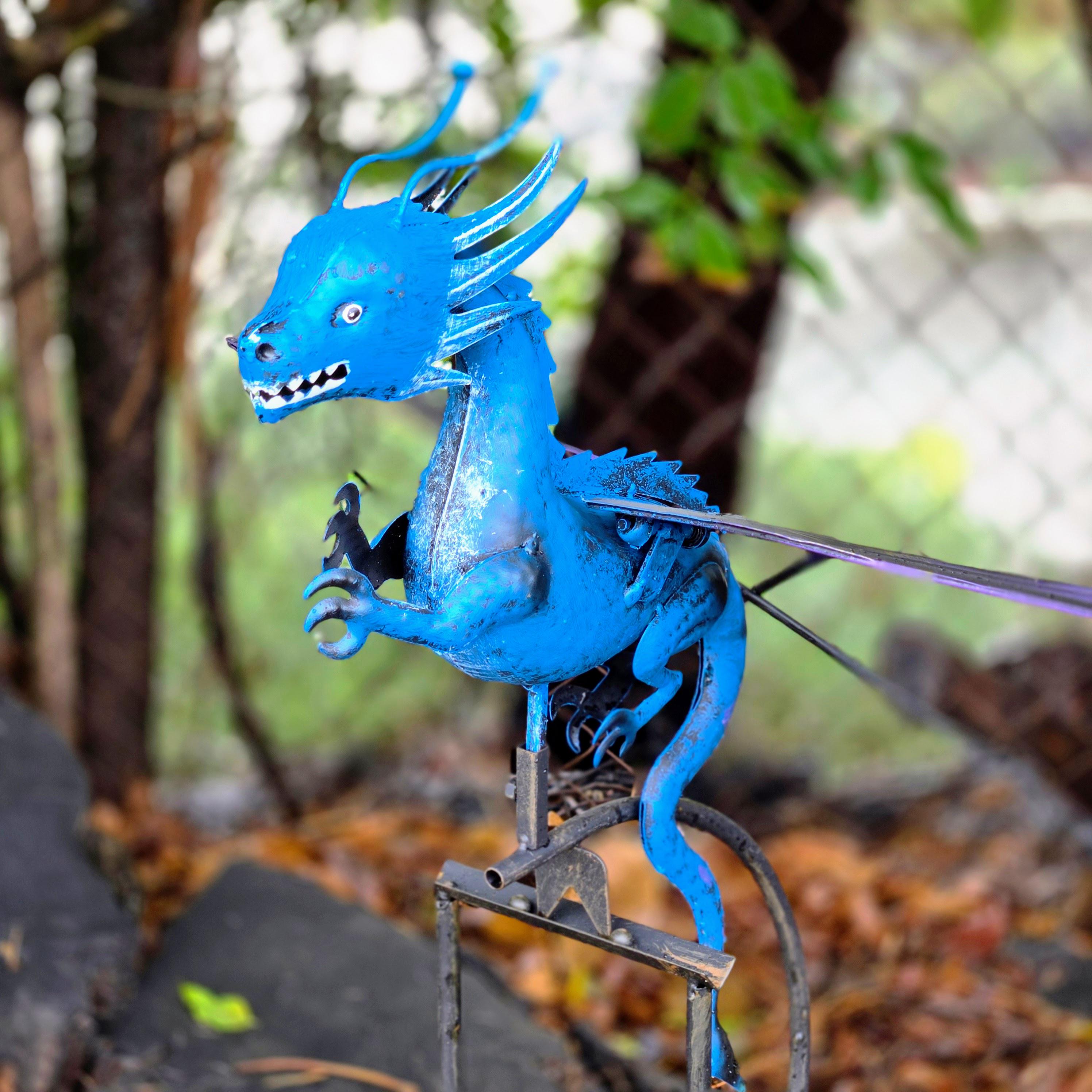 Metal Flying dragon Garden Rocker: Steel Balancing Lawn Ornament