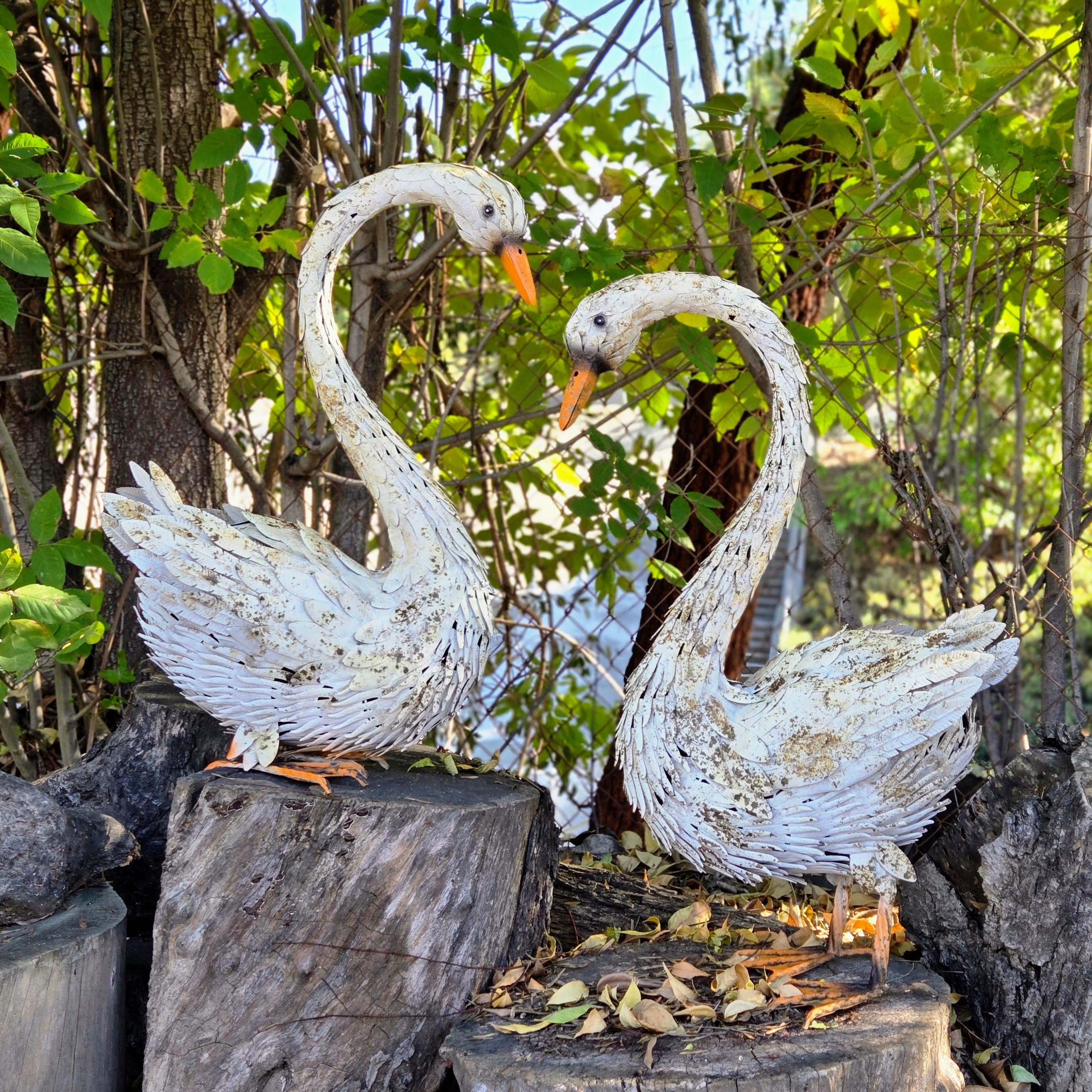 Vintage Metal Swan Garden Statues – Heart Shaped Couple  Outdoor Garden Decor
