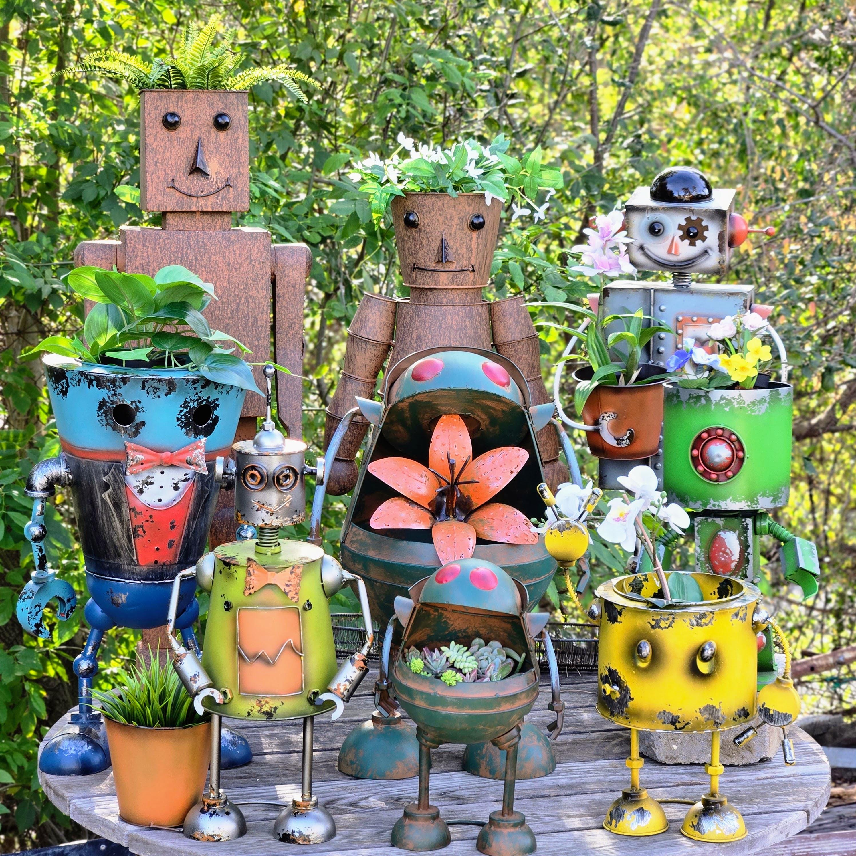 Rustic Metal Robot Garden Planter Set – Whimsical Outdoor Sculpture