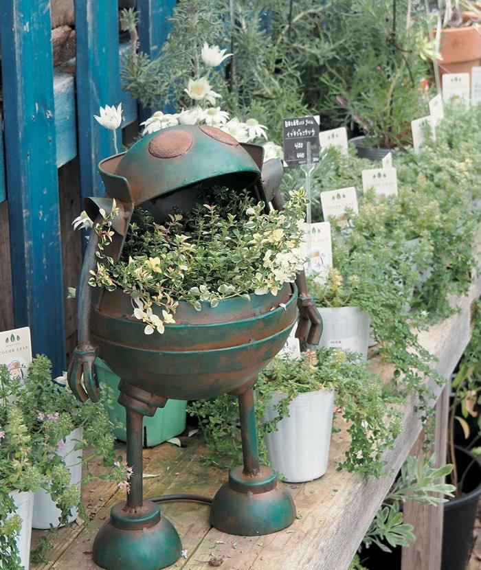 Vintage Metal Frog Robot Planter – Playful Open Mouth Garden Sculpture