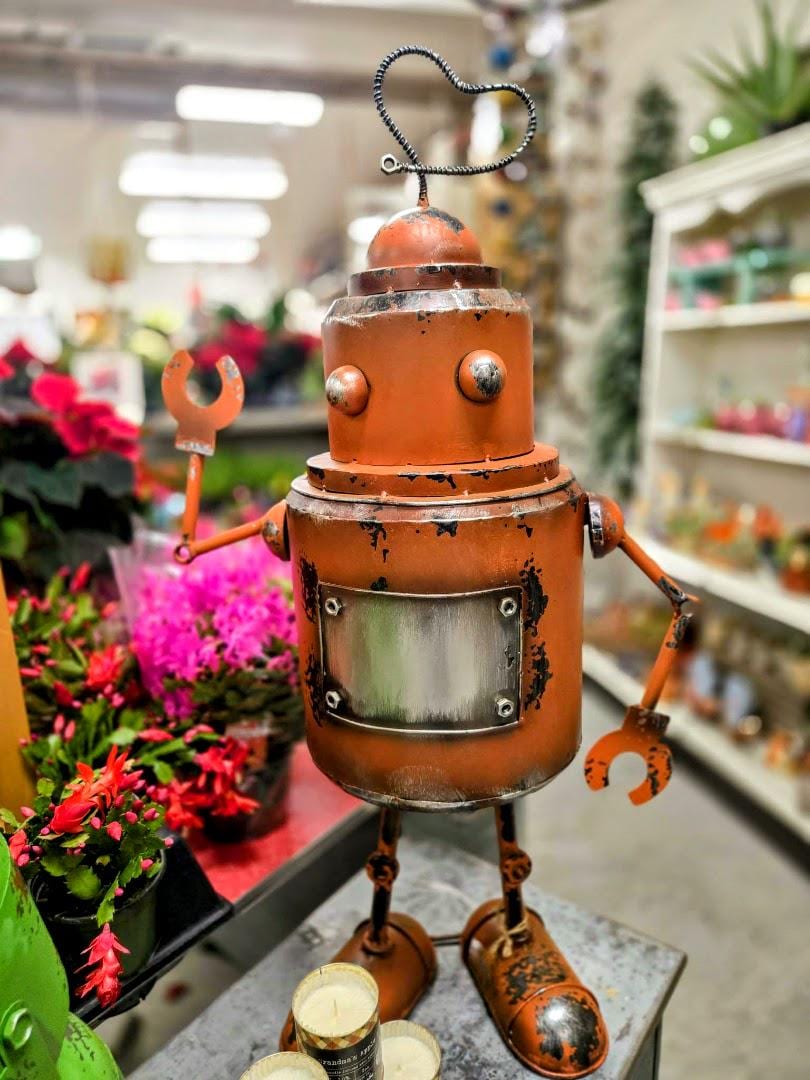 Metal Robot Sculpture with Heart Antenna – Vintage Garden Decor, Valentine’s Day Gift