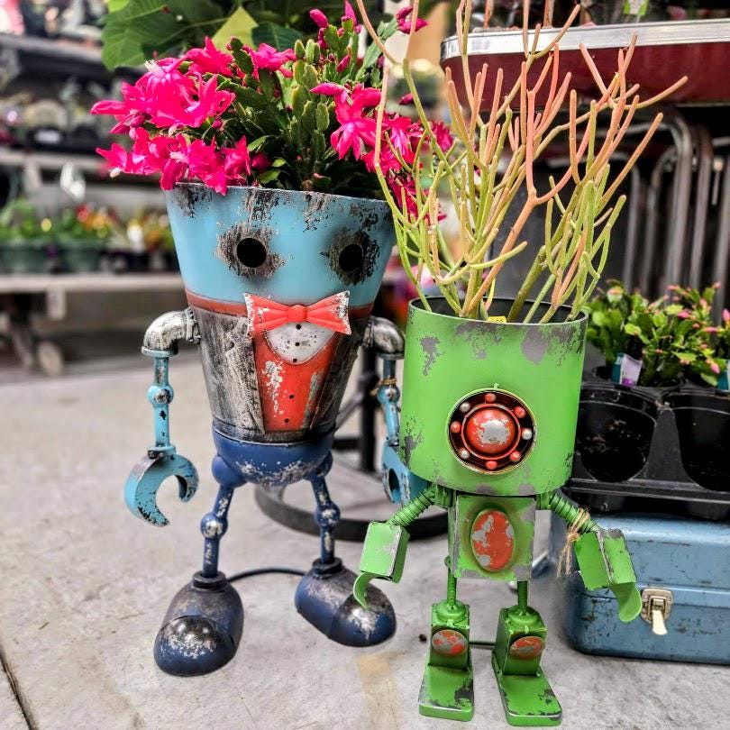 Vintage Metal Robot Planter – Rustic Garden Robot Flower Pot Decor