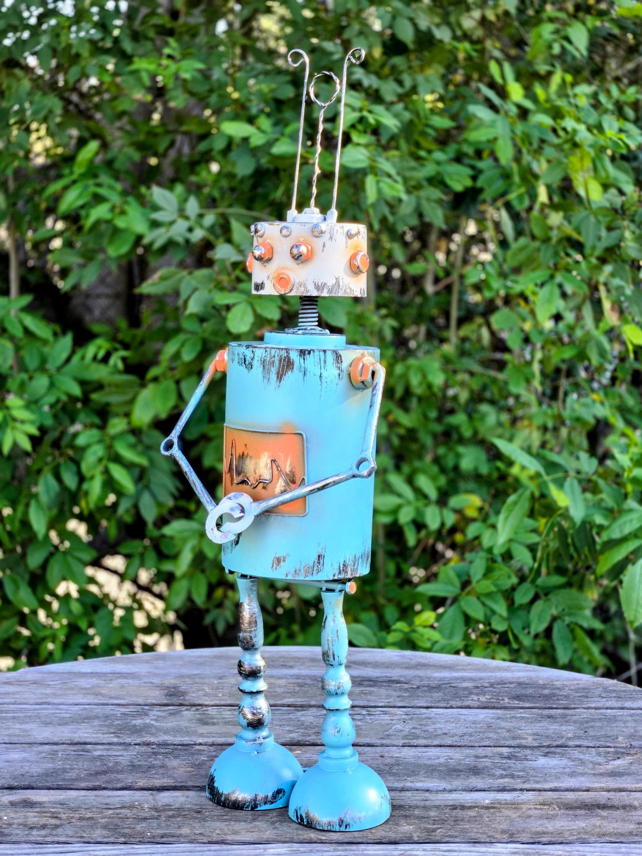 Robot Garden Statue – Retro Metal Outdoor Yard Art Decor