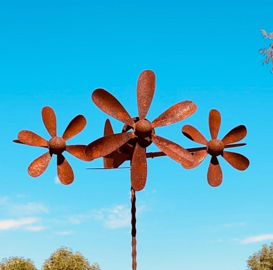 Handmade Rusty Iron Wind Spinner – Vintage Metal Flower Garden Art ()
