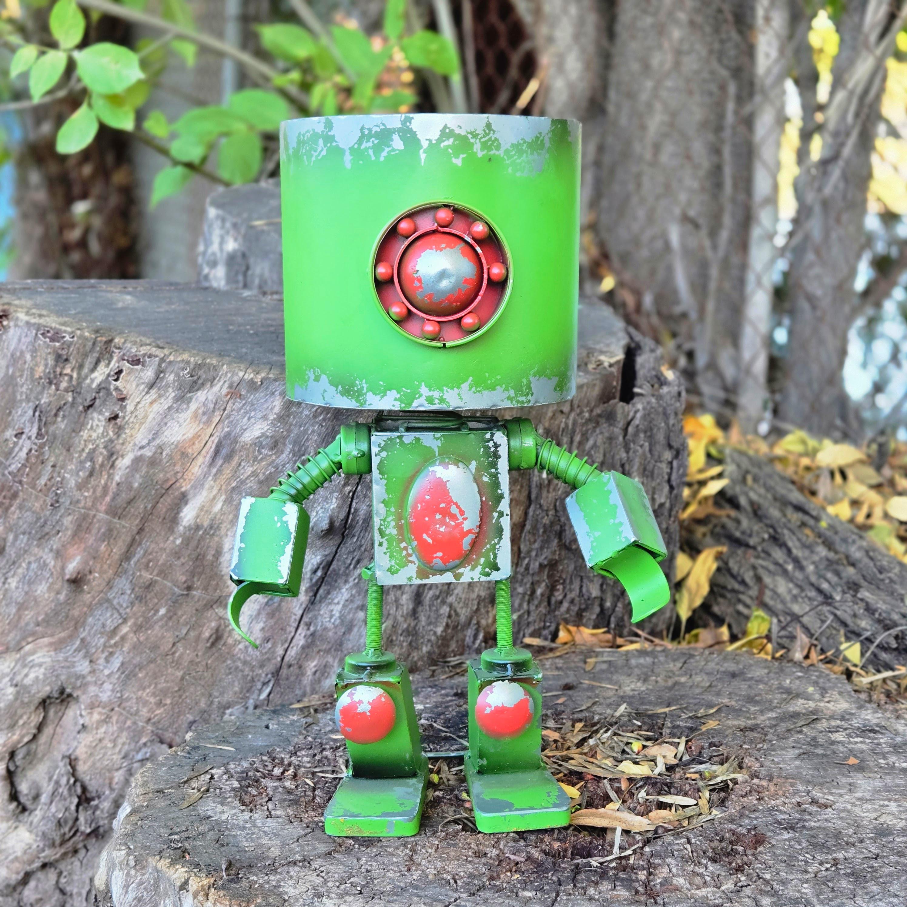 Vintage Metal Robot Planter – Rustic Garden Robot Flower Pot Decor