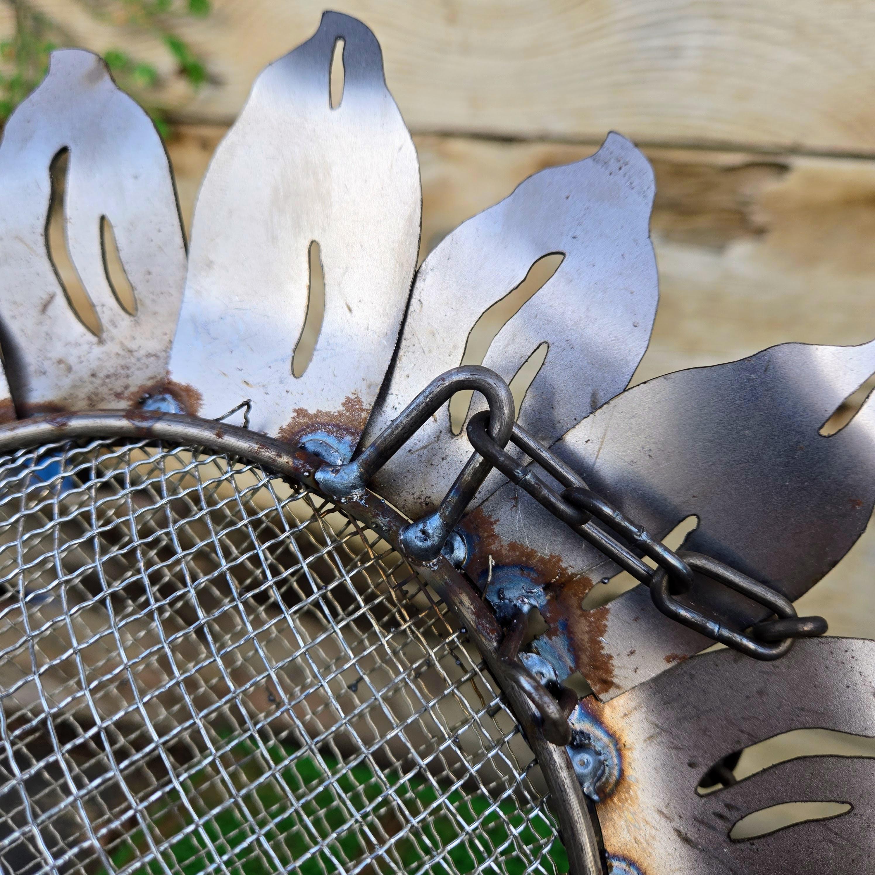 Rustic Metal Sunflower Bird Feeder: Hanging Garden Decor