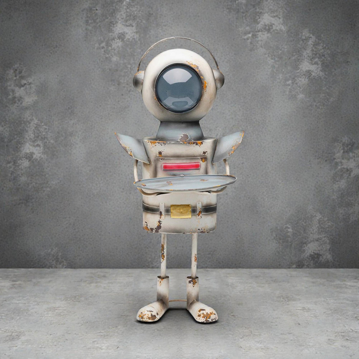 Solar Robot Garden Statue – Retro Metal Cyclops with Tray