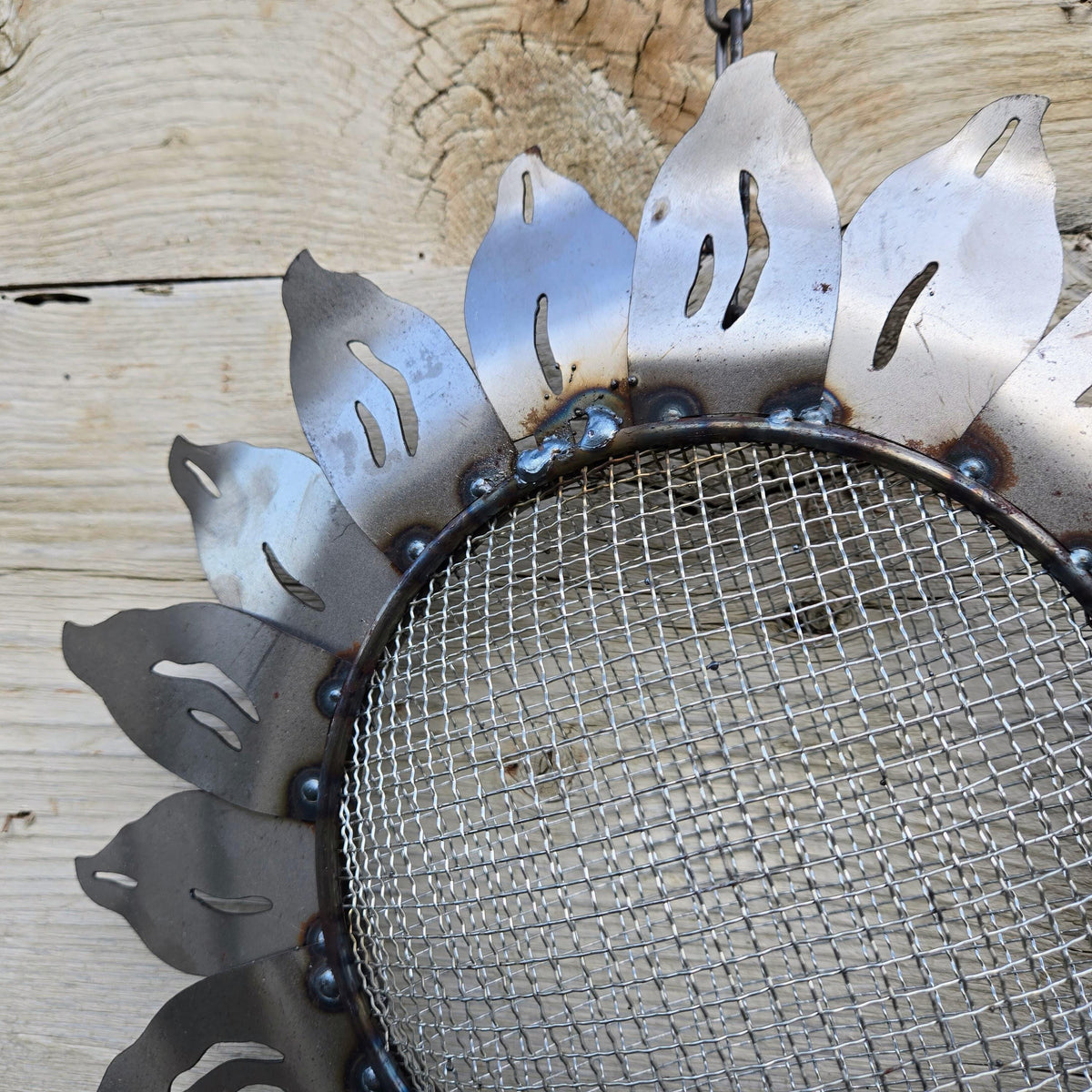 Rustic Metal Sunflower Bird Feeder: Hanging Garden Decor