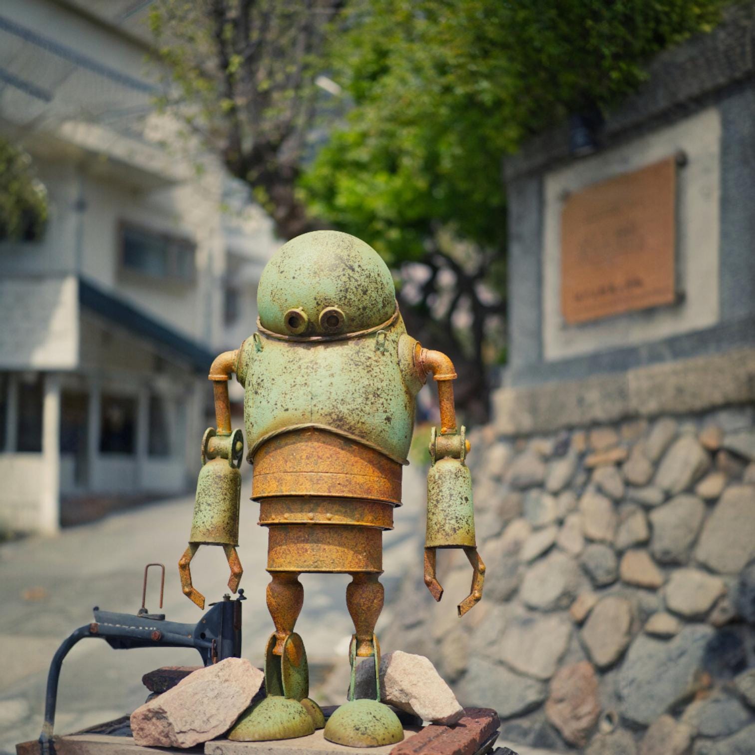 Rust Finish Metal Robot Garden Sculpture – Vintage Industrial Yard Art Outdoor Decor