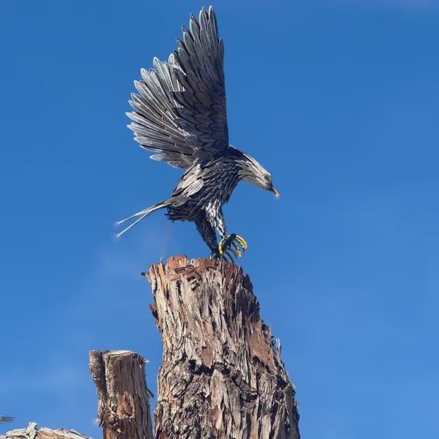 Handcrafted Metal Bald Eagle for outside Garden Sculpture: Patriotic Outdoor Art