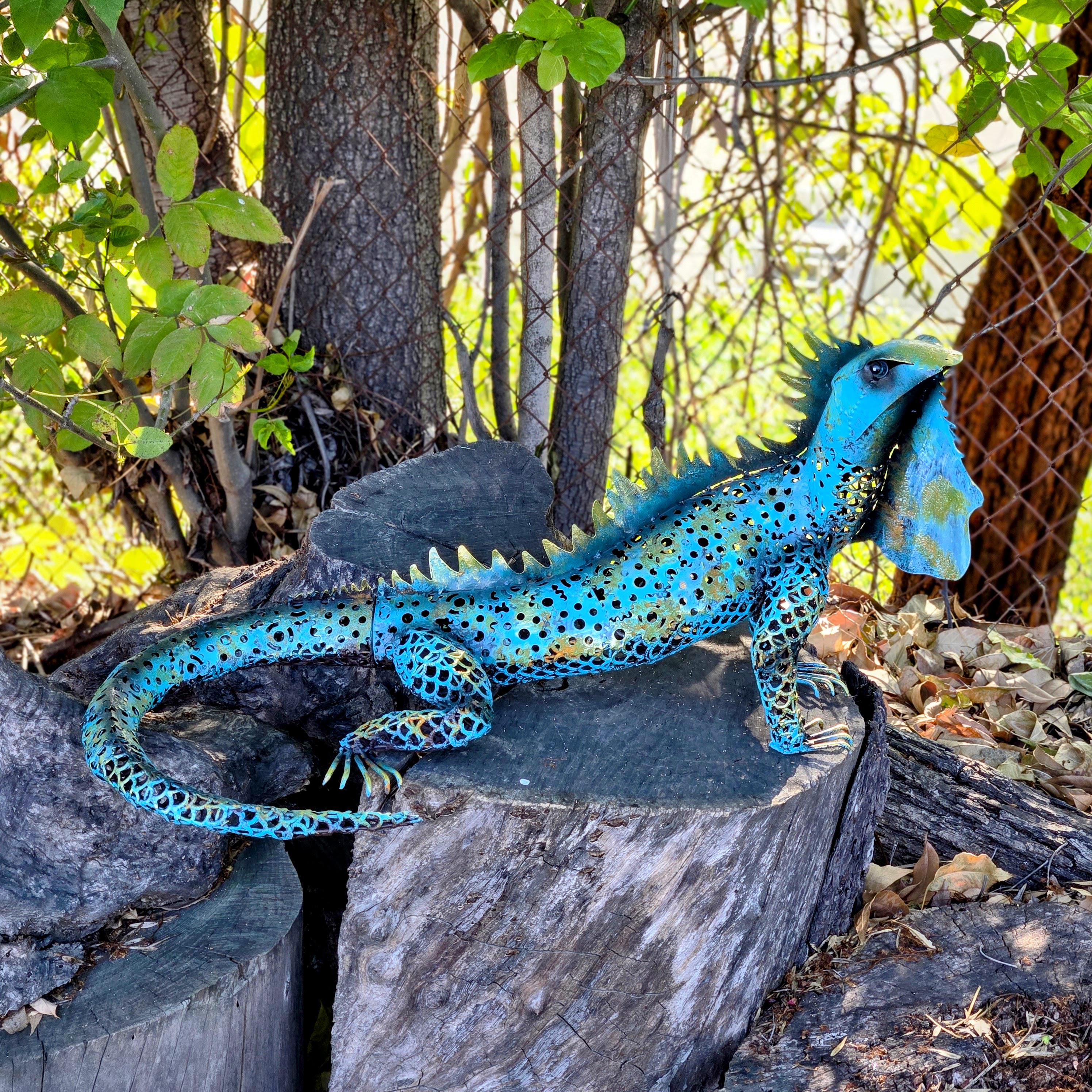 Blue Metal Iguana Garden Sculpture – Rustic Tropical Yard Art Outdoor Garden Decor