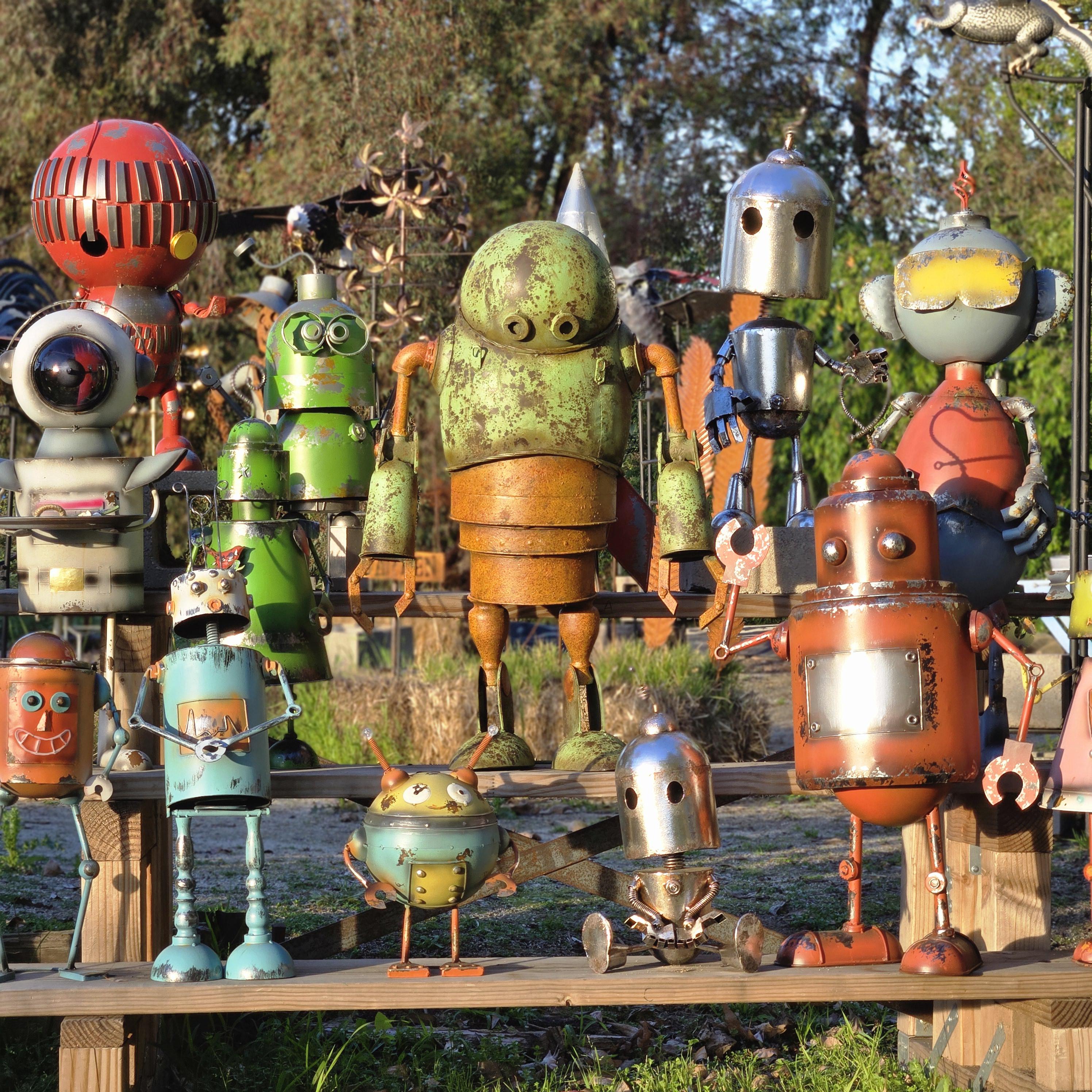 Rust Finish Metal Robot Garden Sculpture – Vintage Industrial Yard Art Outdoor Decor
