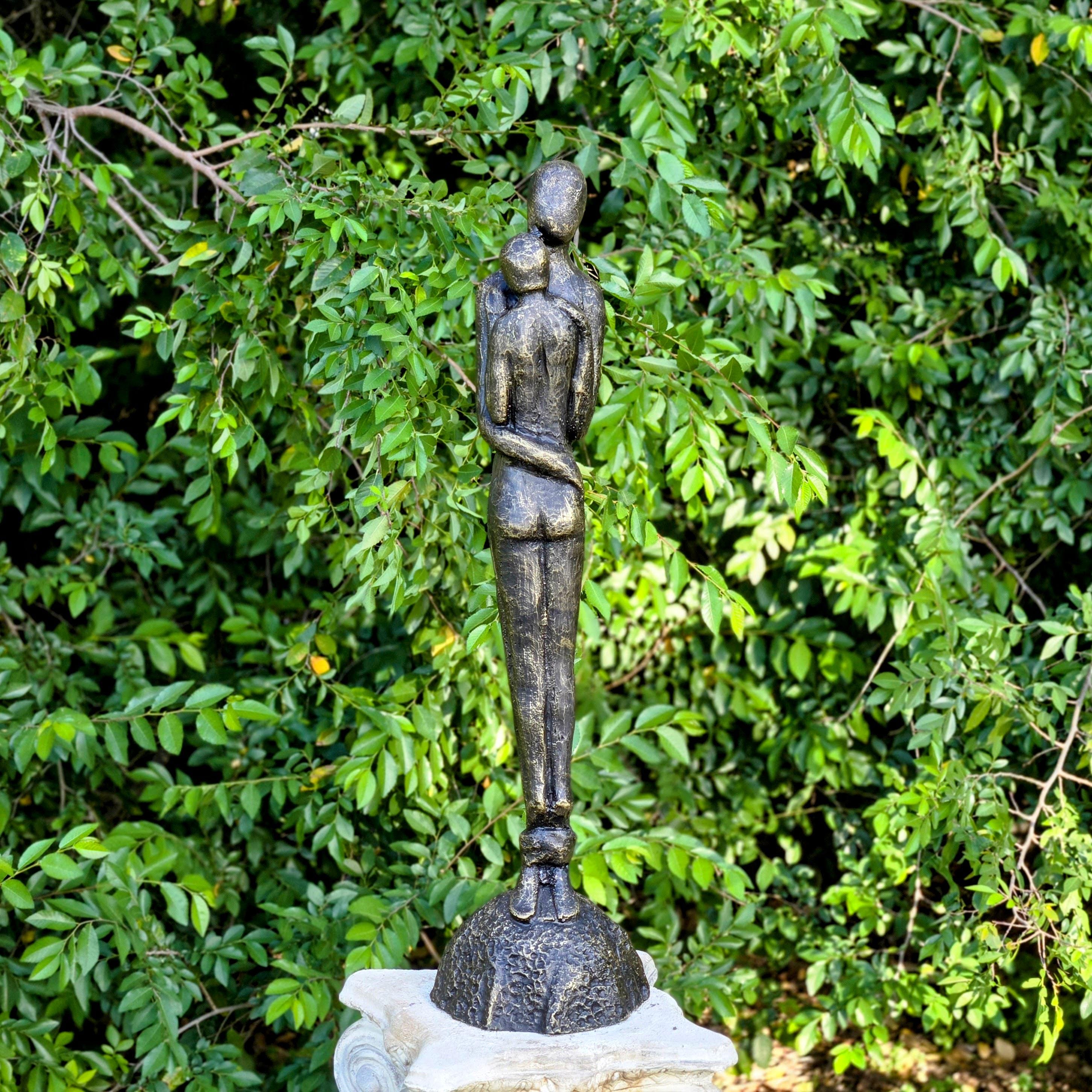 Cast Iron Couple Sculpture – Abstract Lovers Statue, Rustic Garden Decor