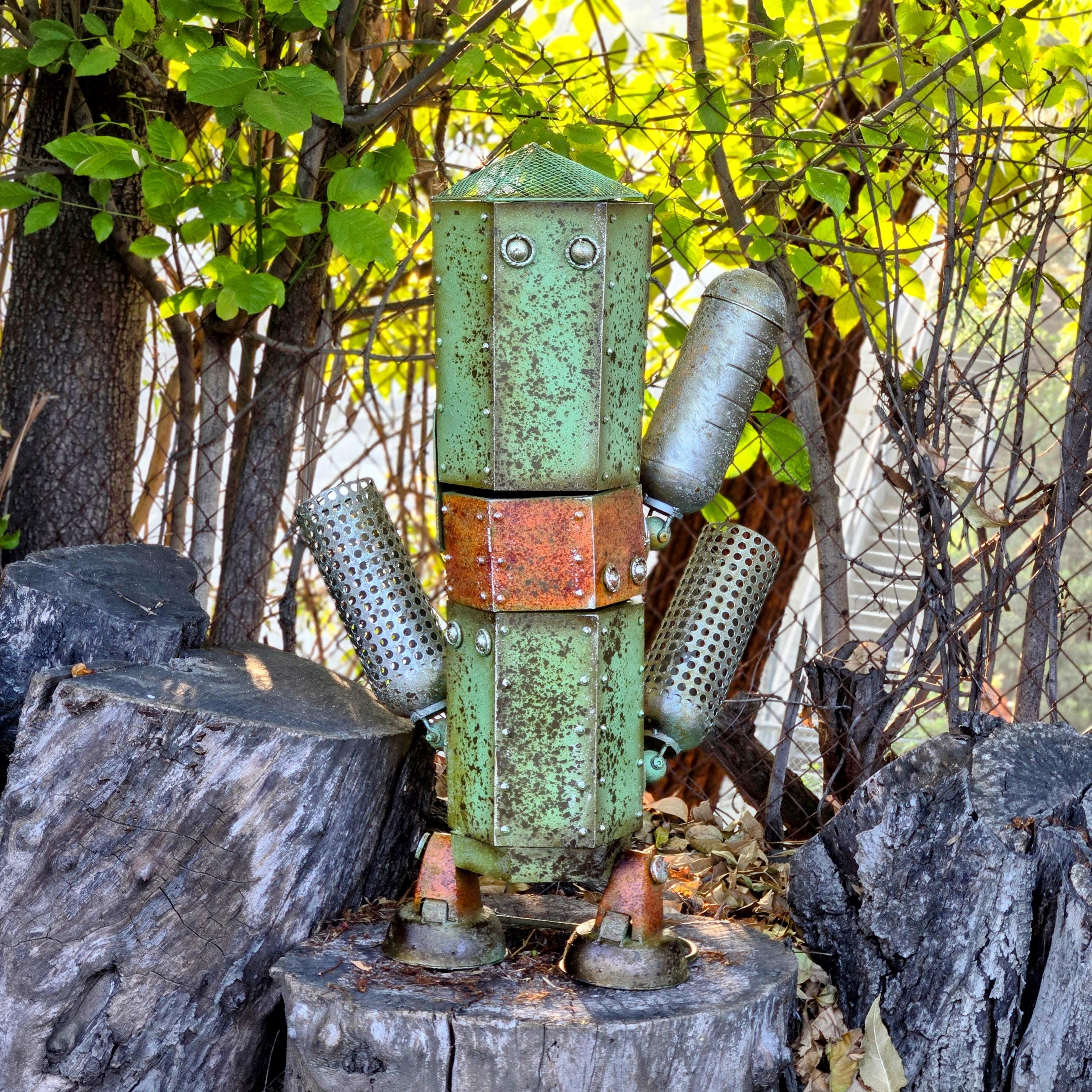 Cactus Robot Metal Garden Sculpture – Rustic Industrial Planter Yard Art for Outdoor Garden Patio
