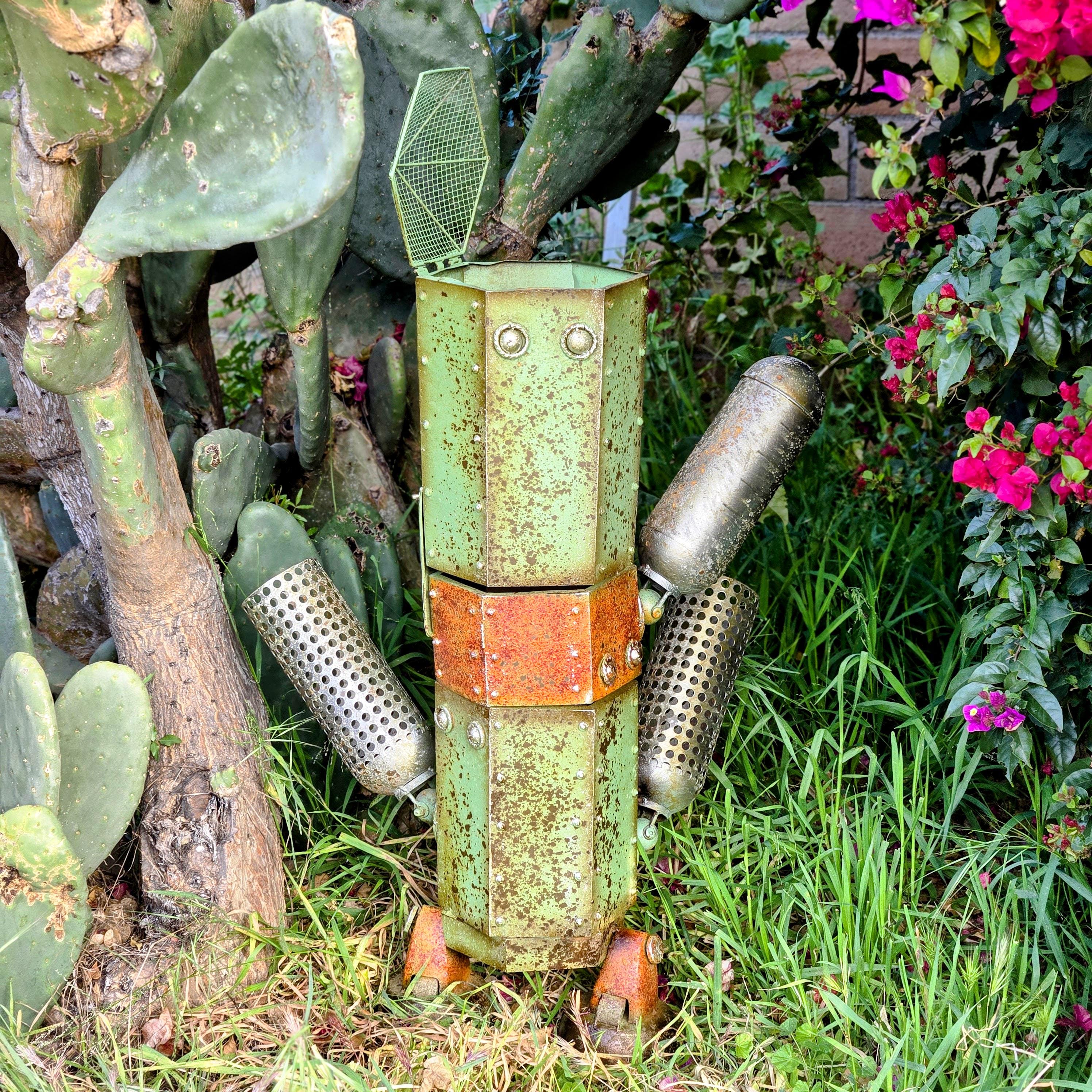 Cactus Robot Metal Garden Sculpture – Rustic Industrial Planter Yard Art for Outdoor Garden Patio