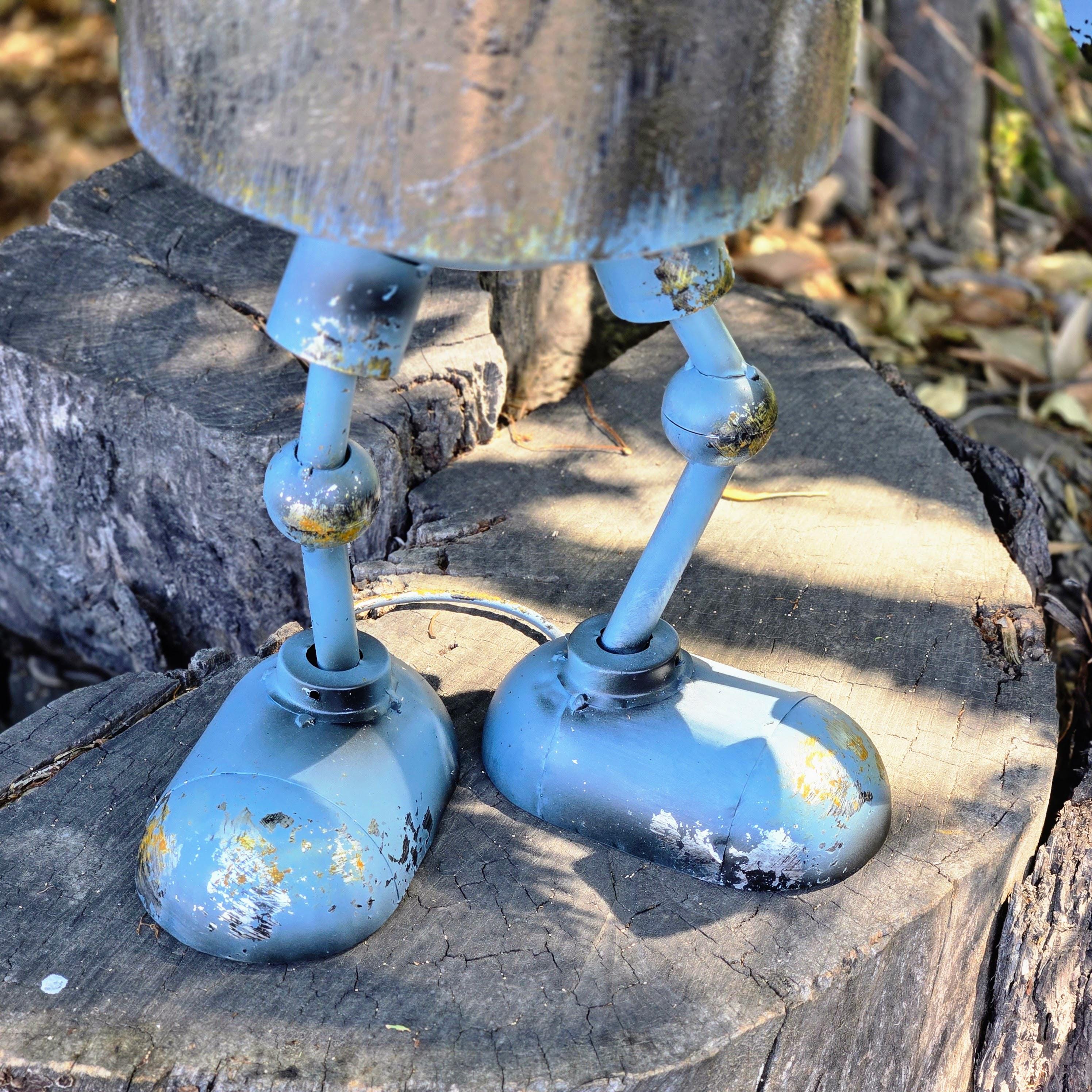 Blue Metal Robot Garden Sculpture – Rustic Industrial Yard Art Outdoor Garden Decor
