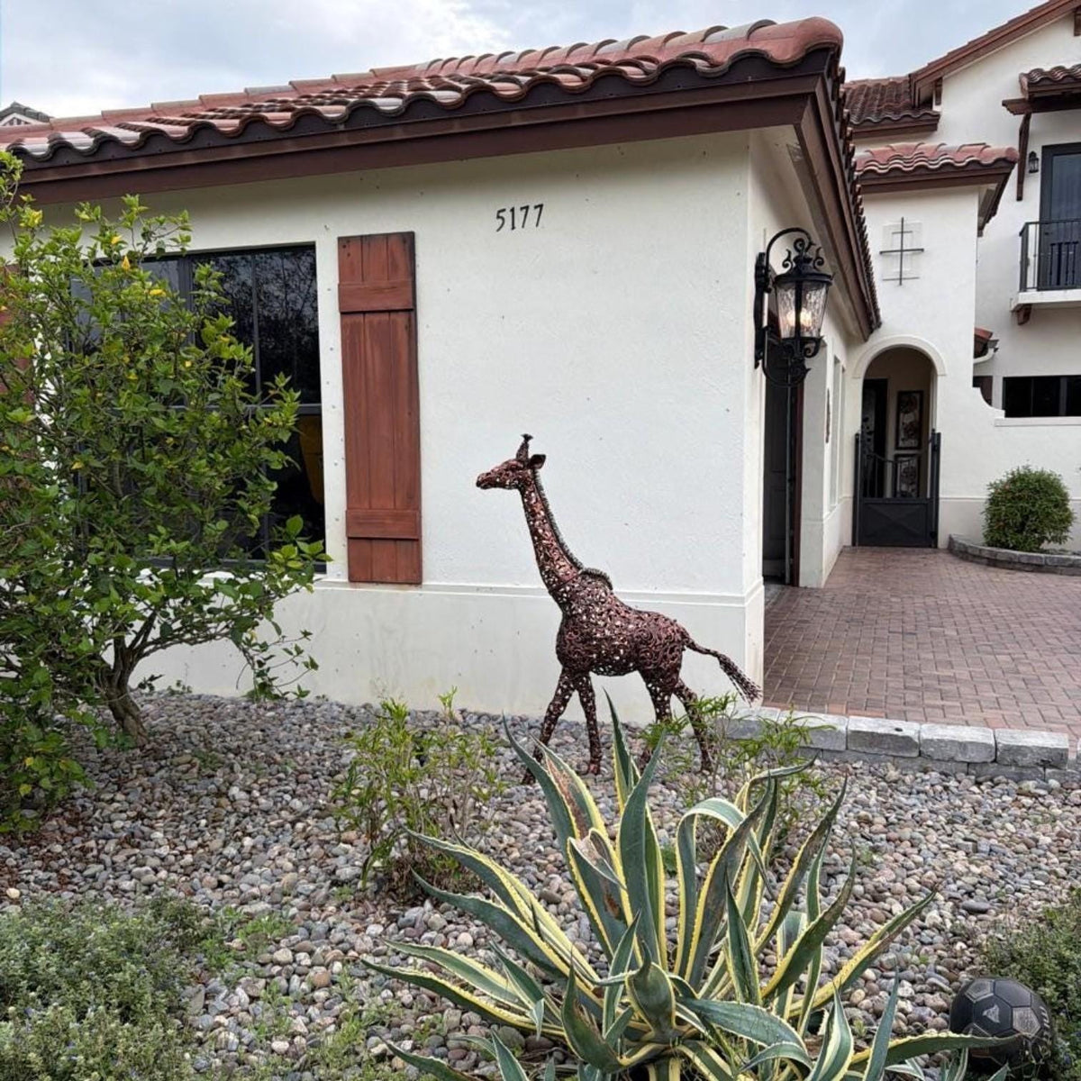 Bronze Giraffe Garden Sculpture – Large Metal Wildlife Statue – Outdoor Yard Art