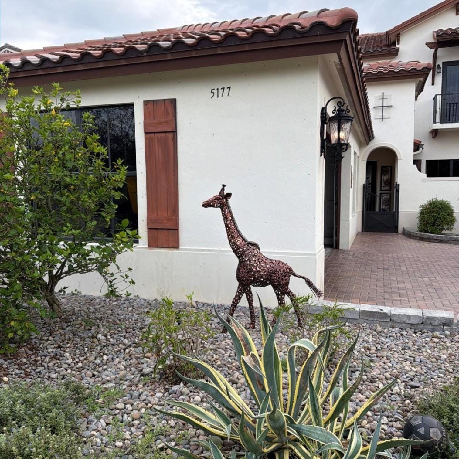 Bronze Giraffe Garden Sculpture – Large Metal Wildlife Statue – Outdoor Yard Art