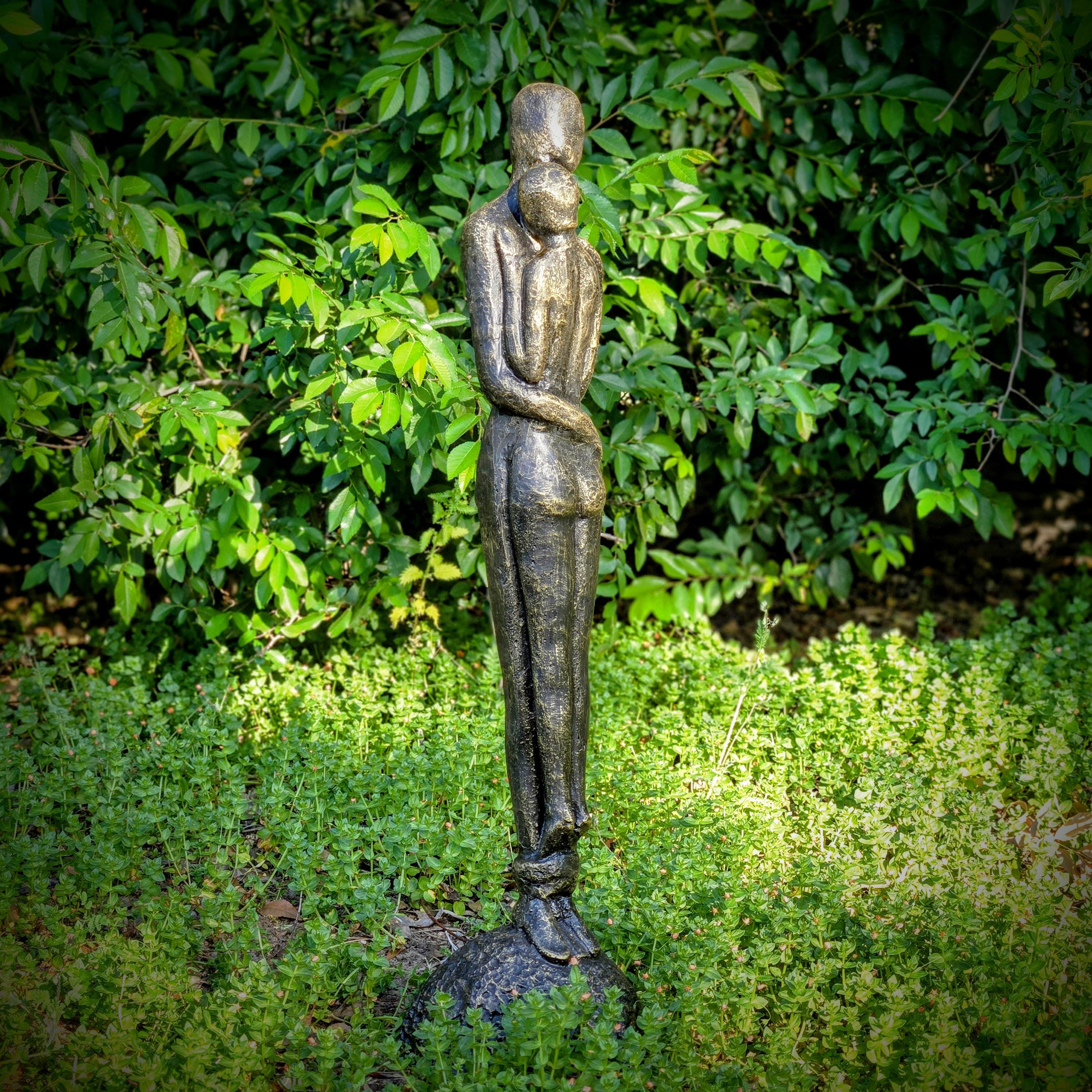 Cast Iron Couple Sculpture – Abstract Lovers Statue, Rustic Garden Decor