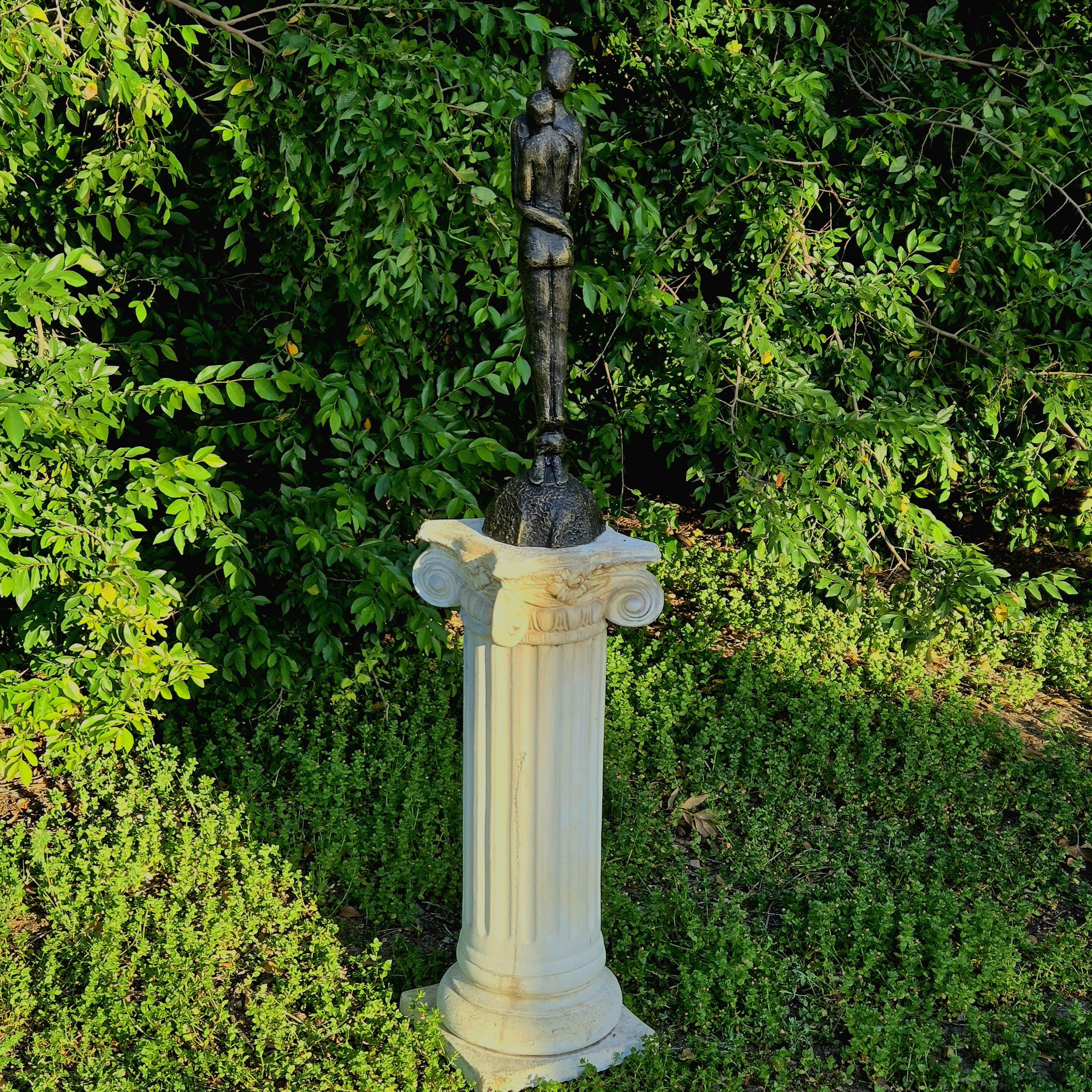 Cast Iron Couple Sculpture – Abstract Lovers Statue, Rustic Garden Decor