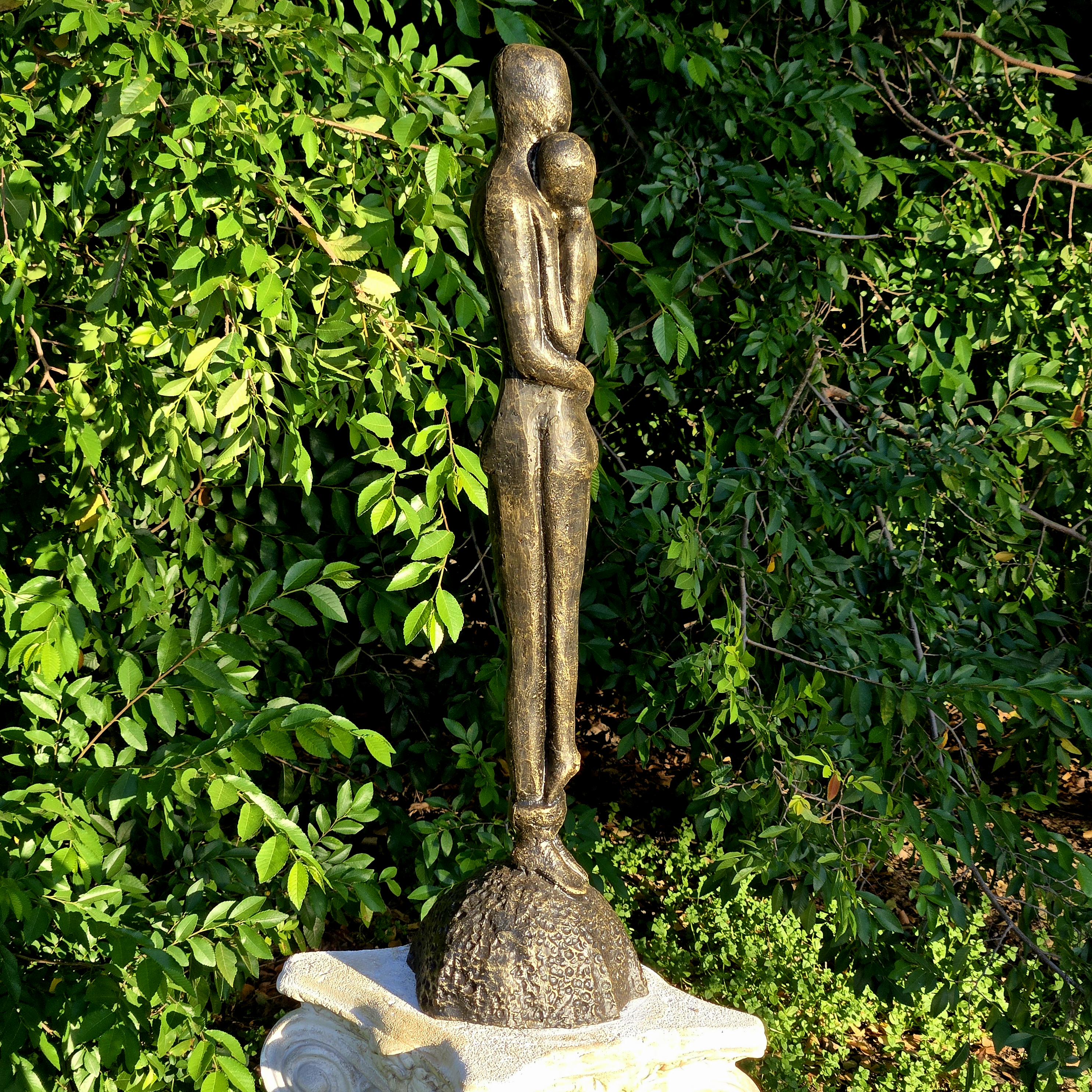 Cast Iron Couple Sculpture – Abstract Lovers Statue, Rustic Garden Decor